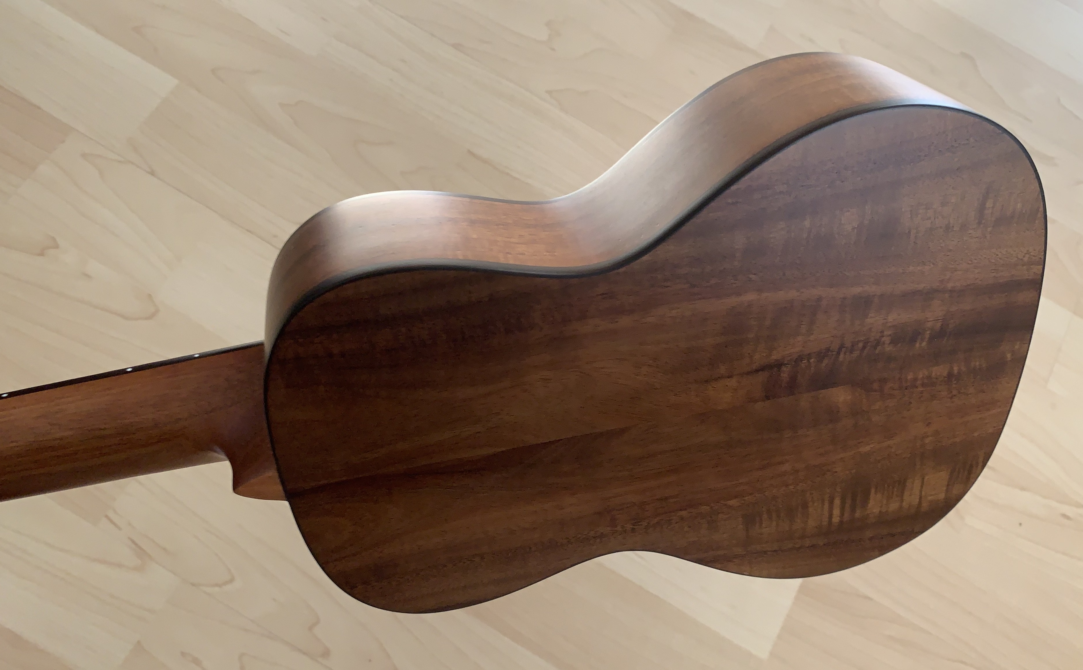 Konzert Ukulele aus massiver Akazie mit Gigbag Konzert Ukulele aus massiver Akazie mit Gigbag