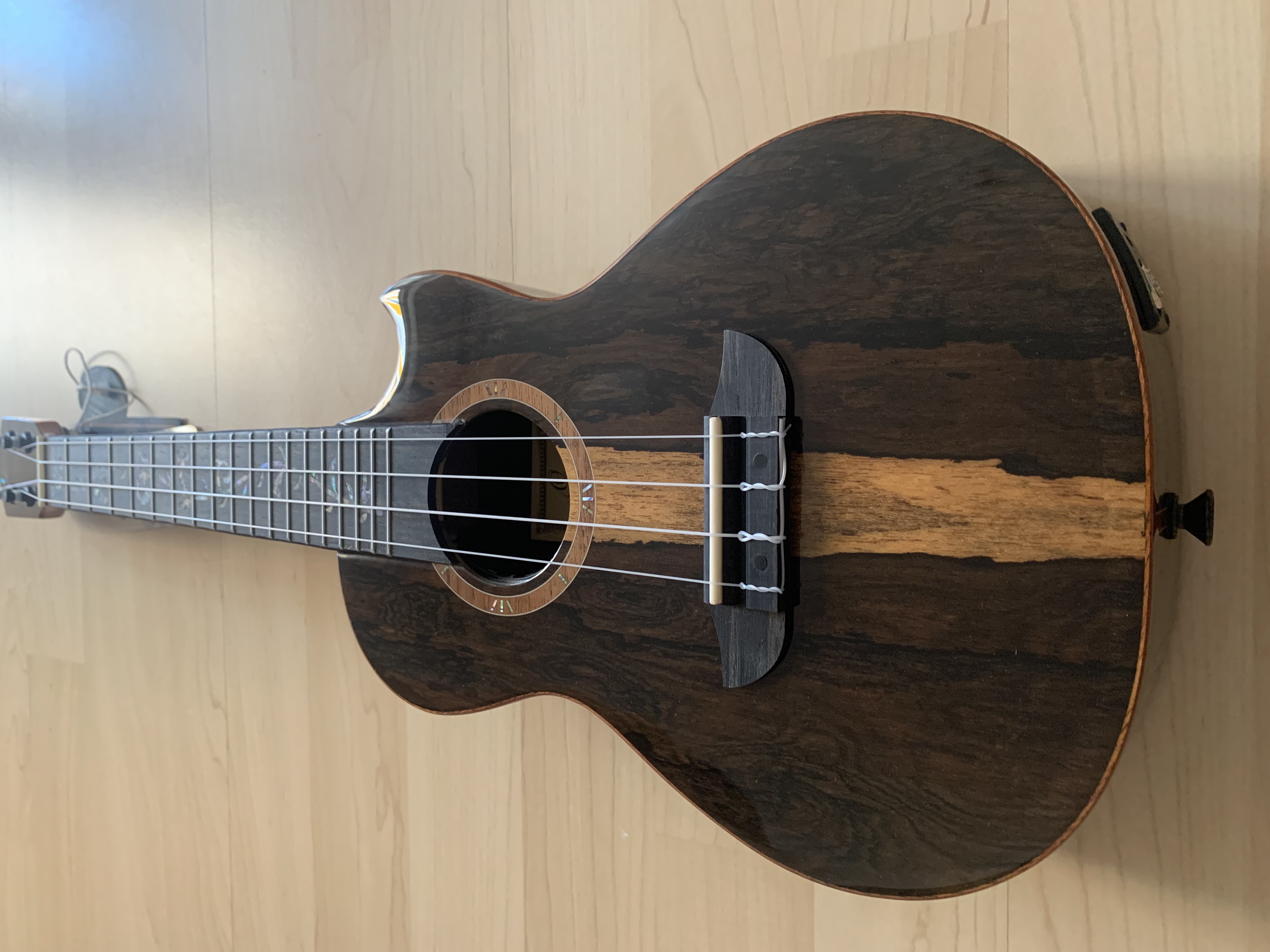 Ortega Konzert Ukulele RUET-ZC Elite mit Tonabnehmer und Gigbag