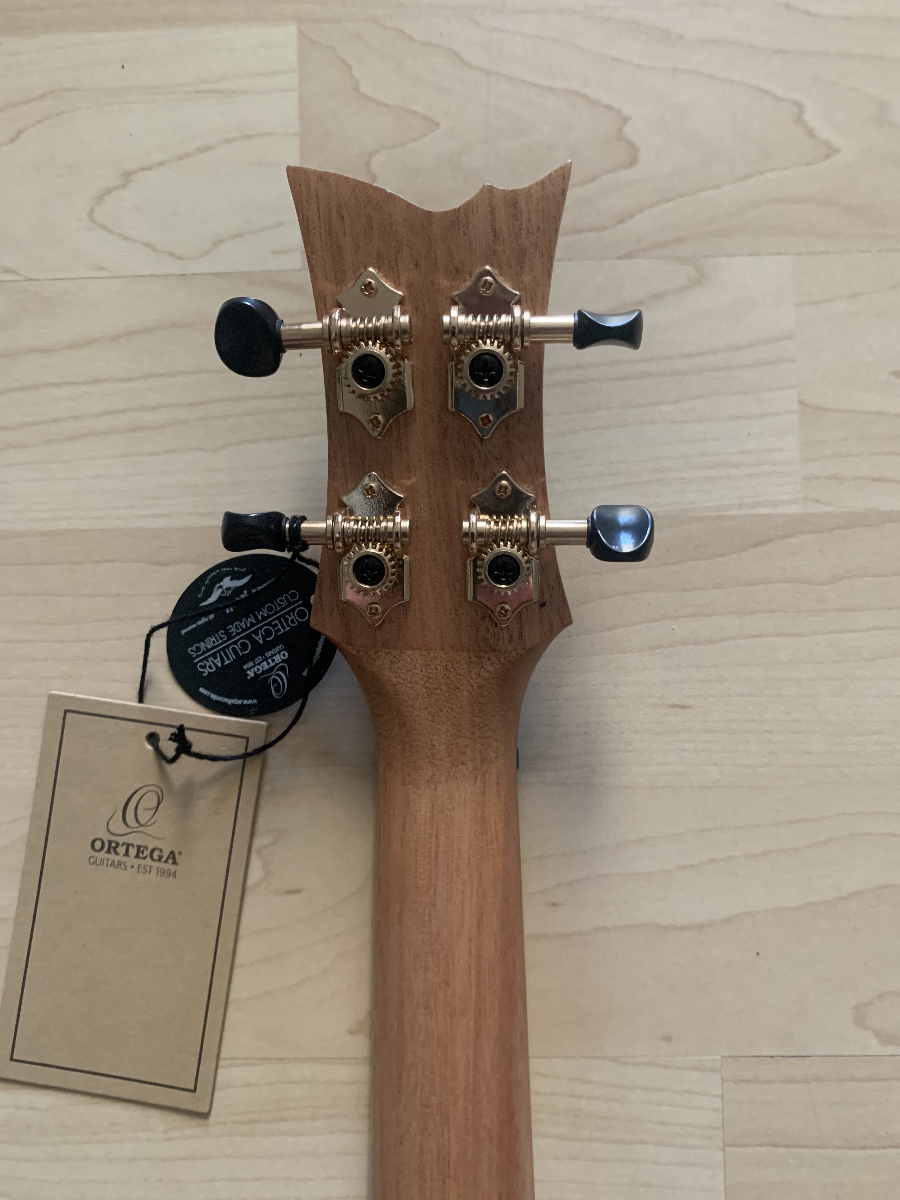 Ortega Tenor Ukulele mit Zubehör  *Sonderpreis*