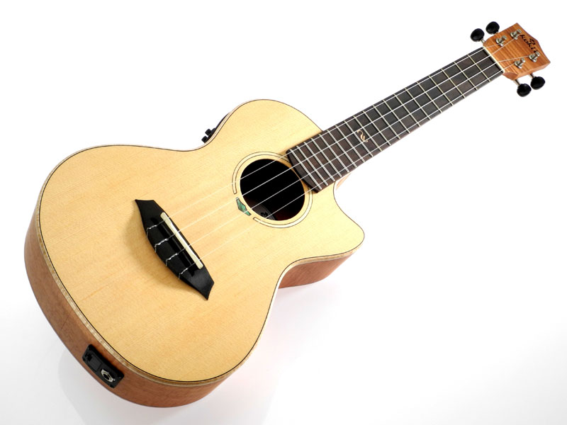 Tenor Ukulele mit Tonabnehmer und Gigbag massive Fichtendecke