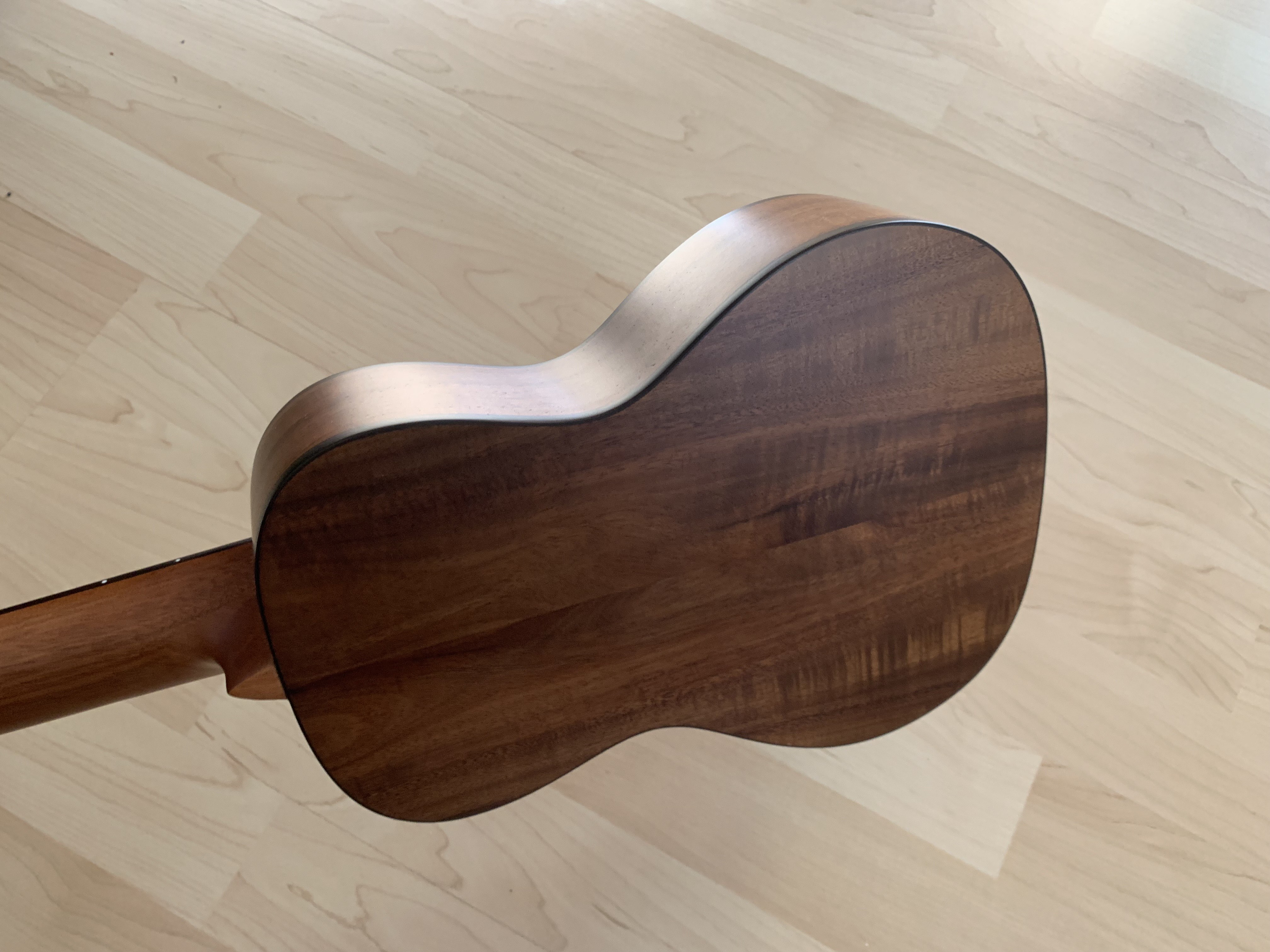 Konzert Ukulele aus massiver Akazie mit Gigbag Konzert Ukulele aus massiver Akazie mit Gigbag