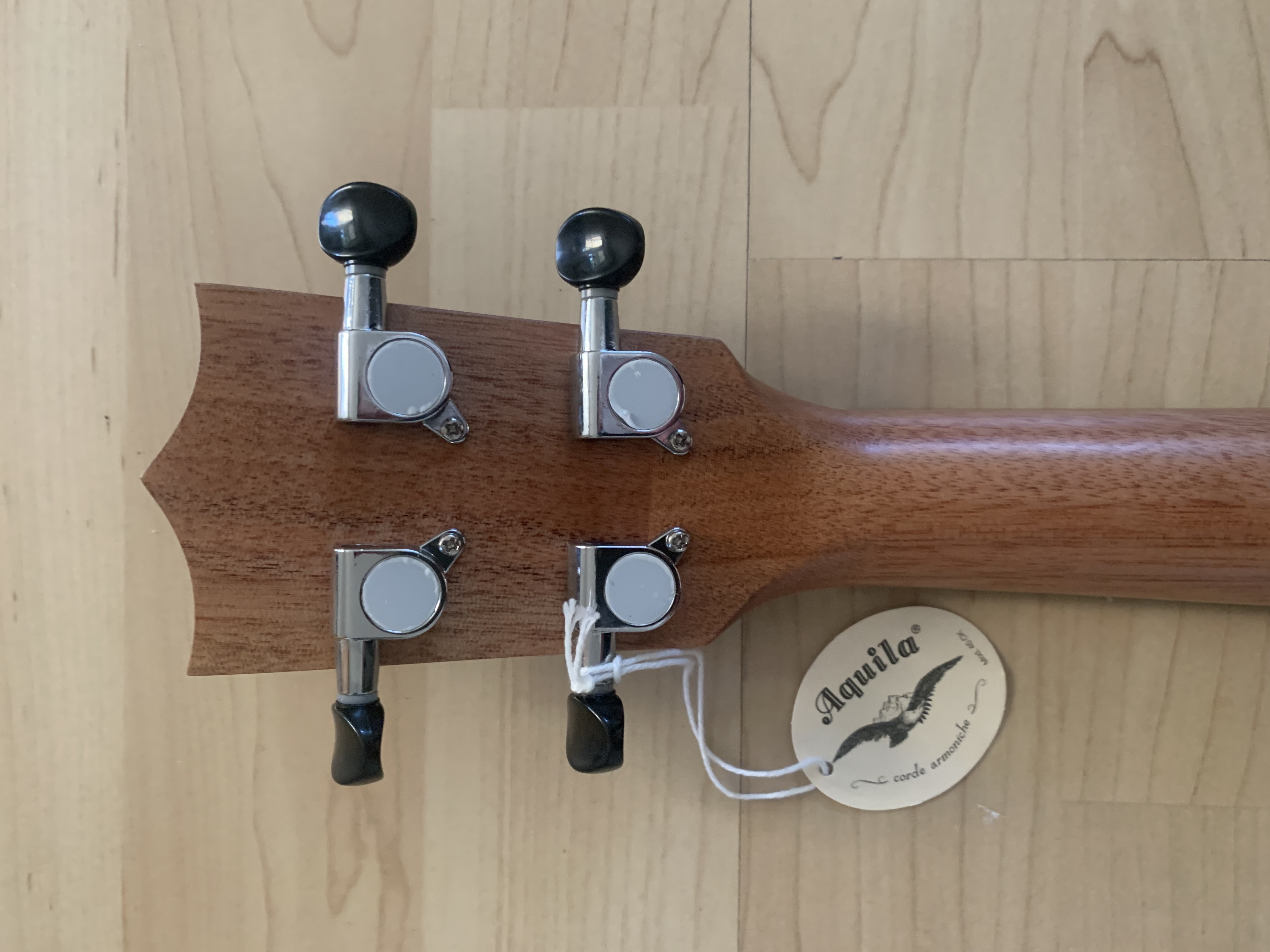 Tenor Ukulele aus weißem Ebenholz zum *SONDERPREIS*