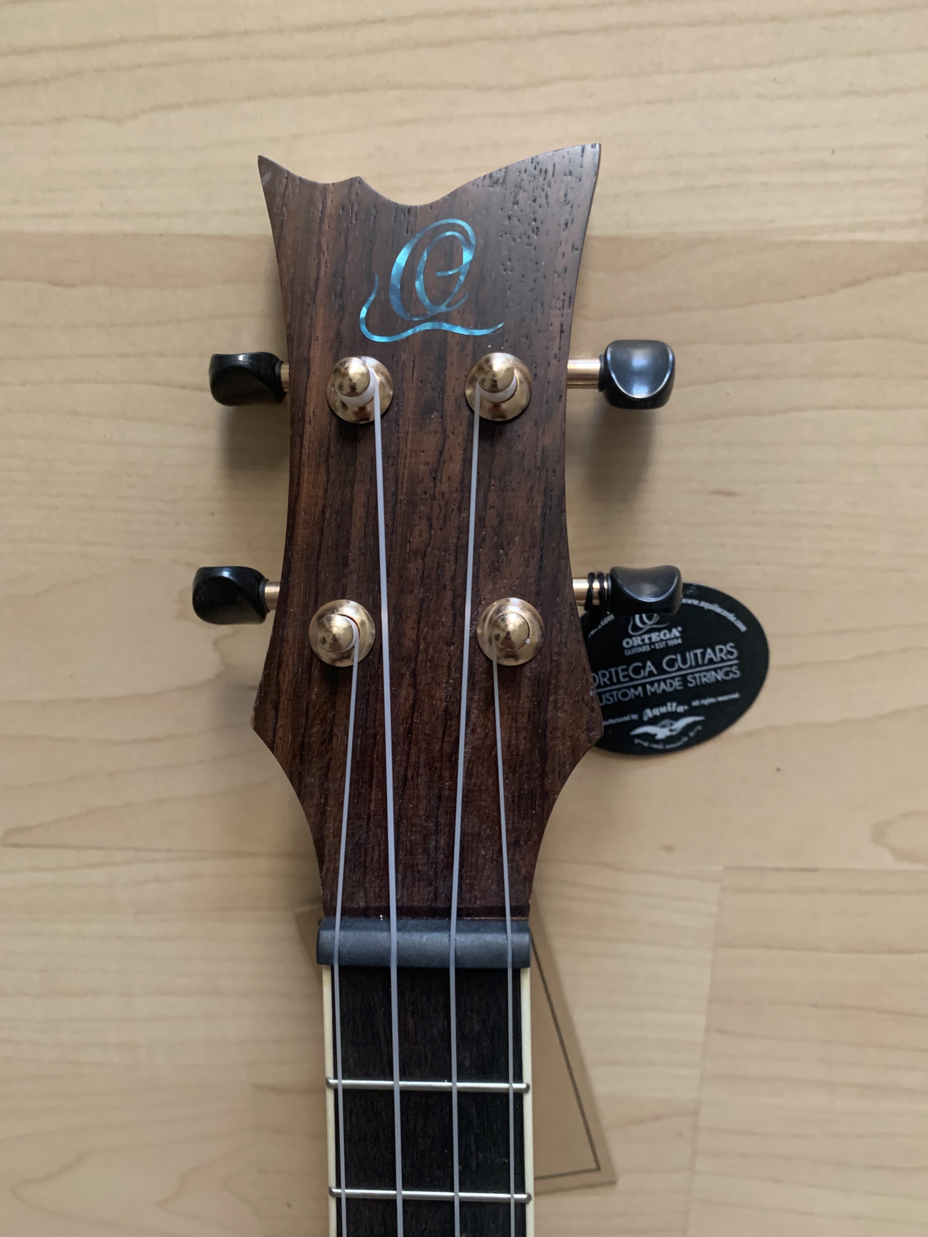Ortega Tenor Ukulele mit Zubehör  *Sonderpreis*