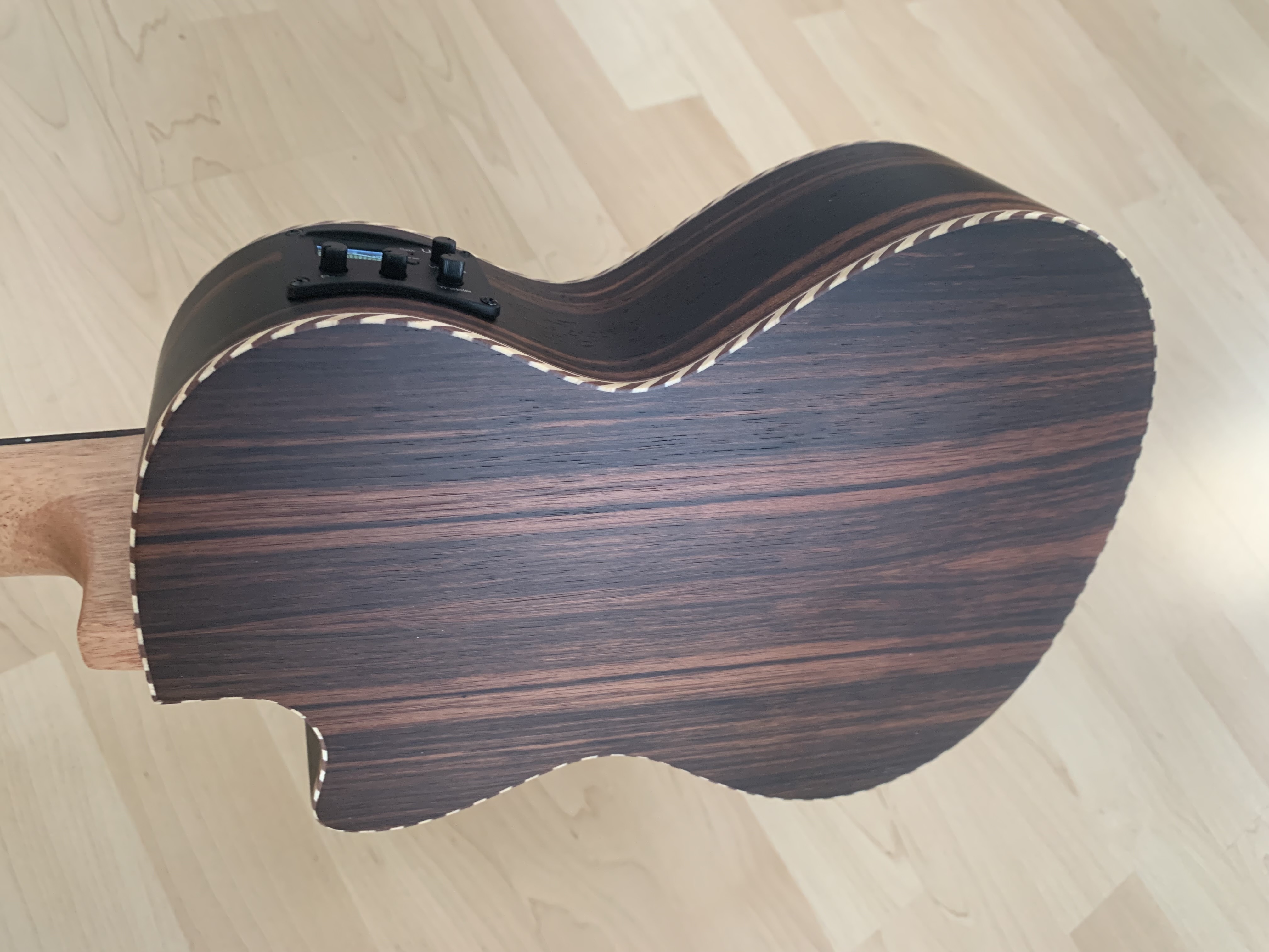 koki´o Ebenholz Tenor Ukulele zum Sonderpreis