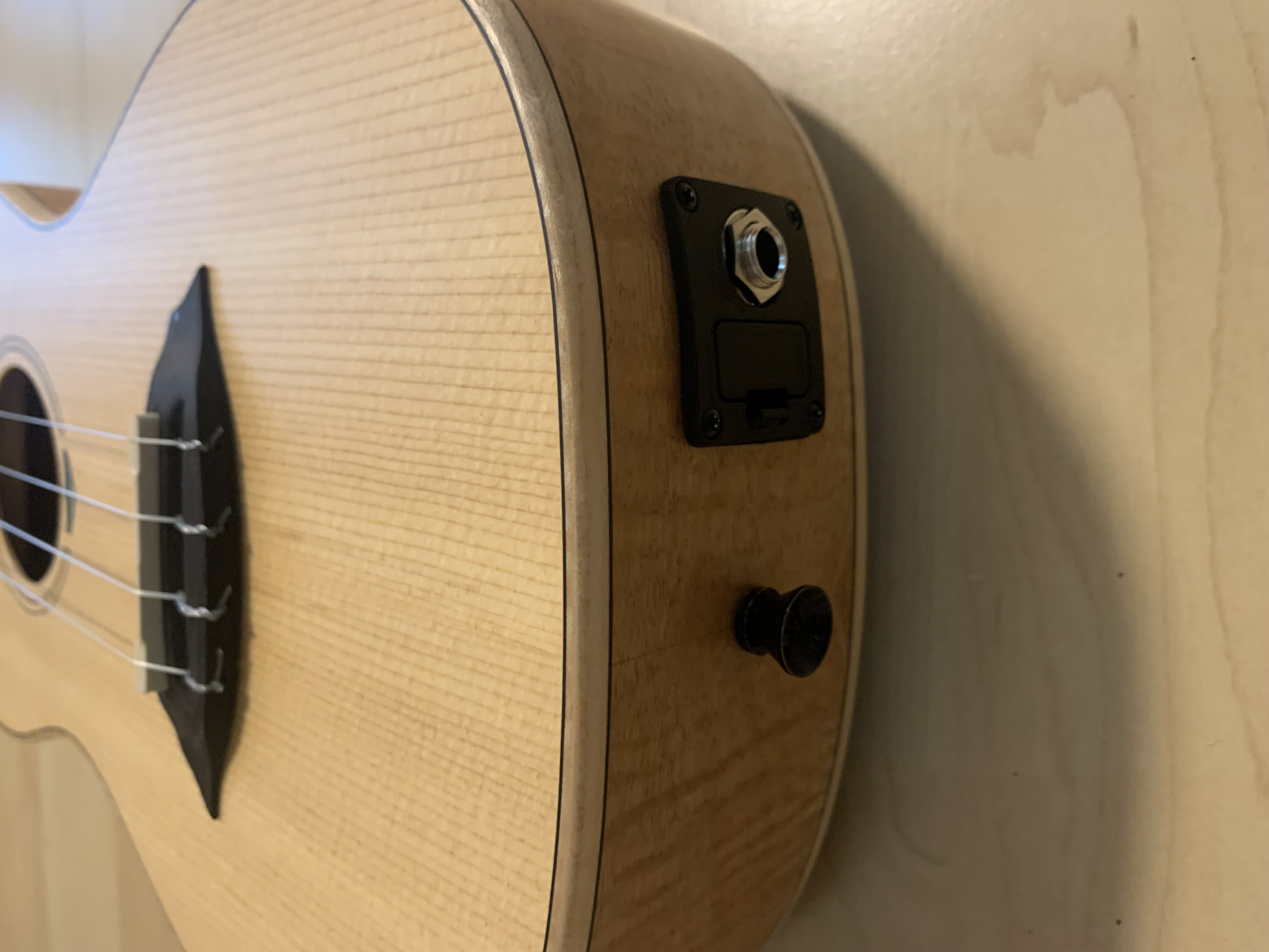 koki´o Konzert Ukulele *NEU* mit Tonabnehmer + Gigbag zum Sonderpreis