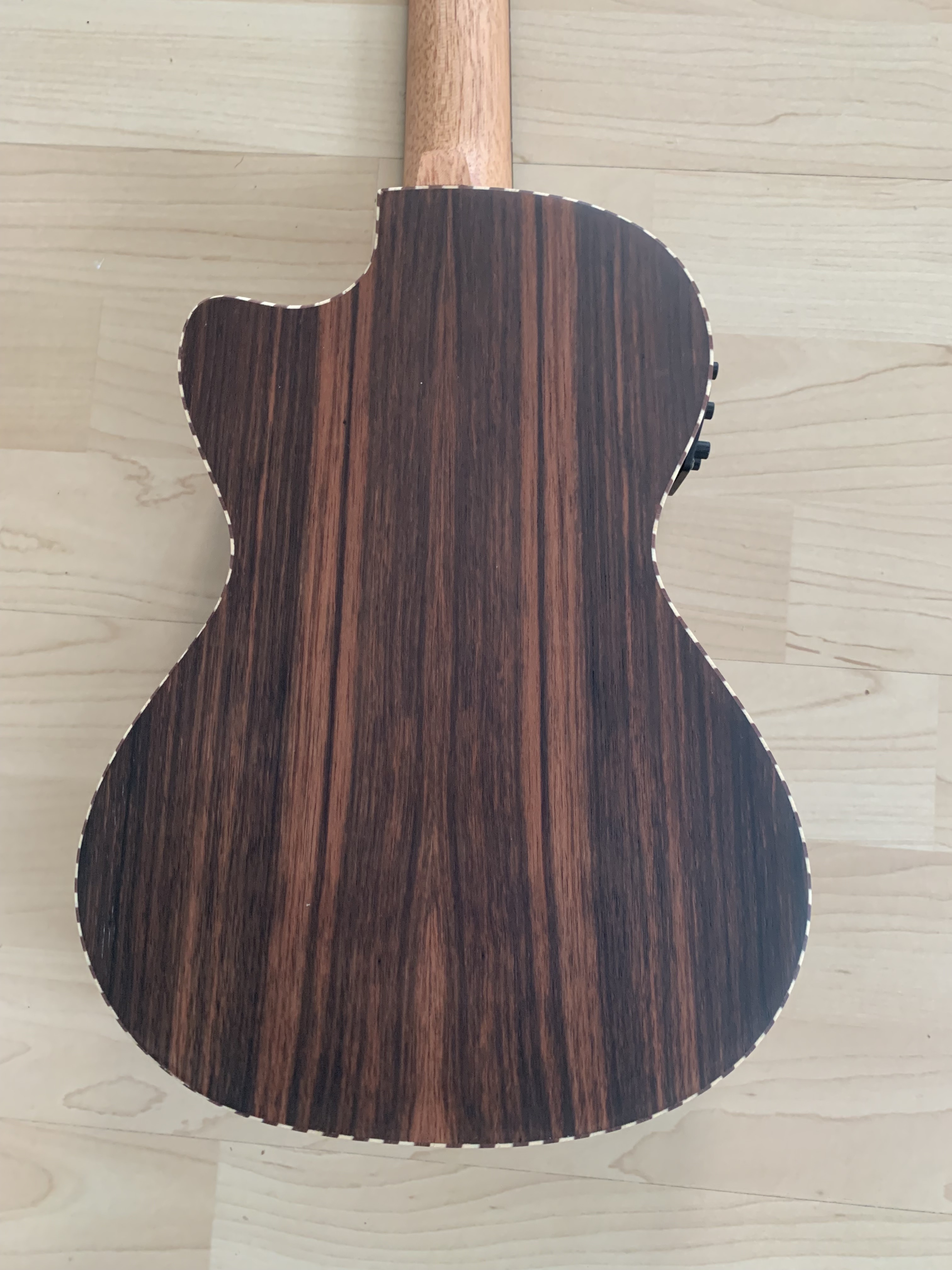 koki´o Ebenholz Tenor Ukulele zum Sonderpreis