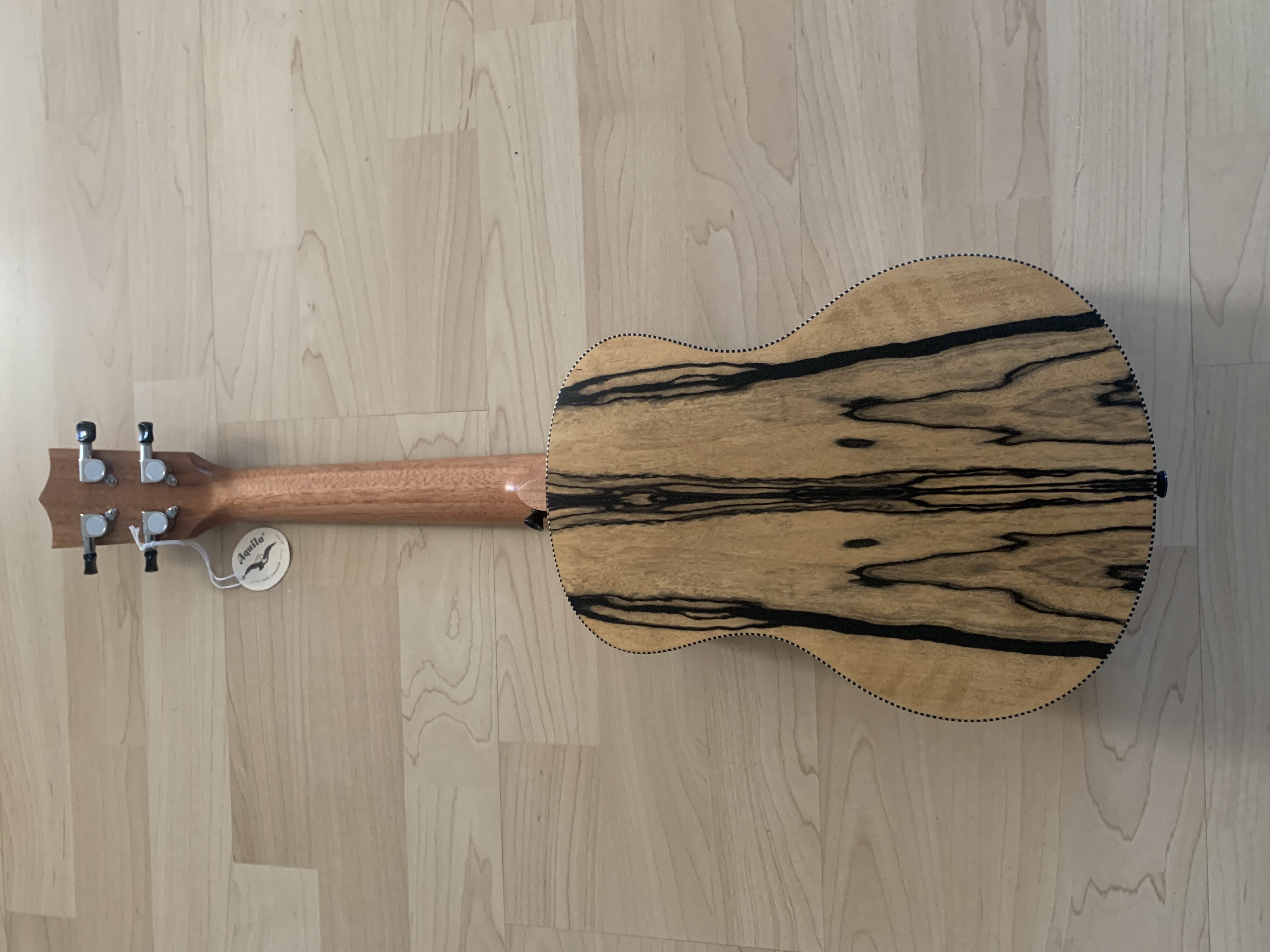 Tenor Ukulele aus weißem Ebenholz zum *SONDERPREIS*
