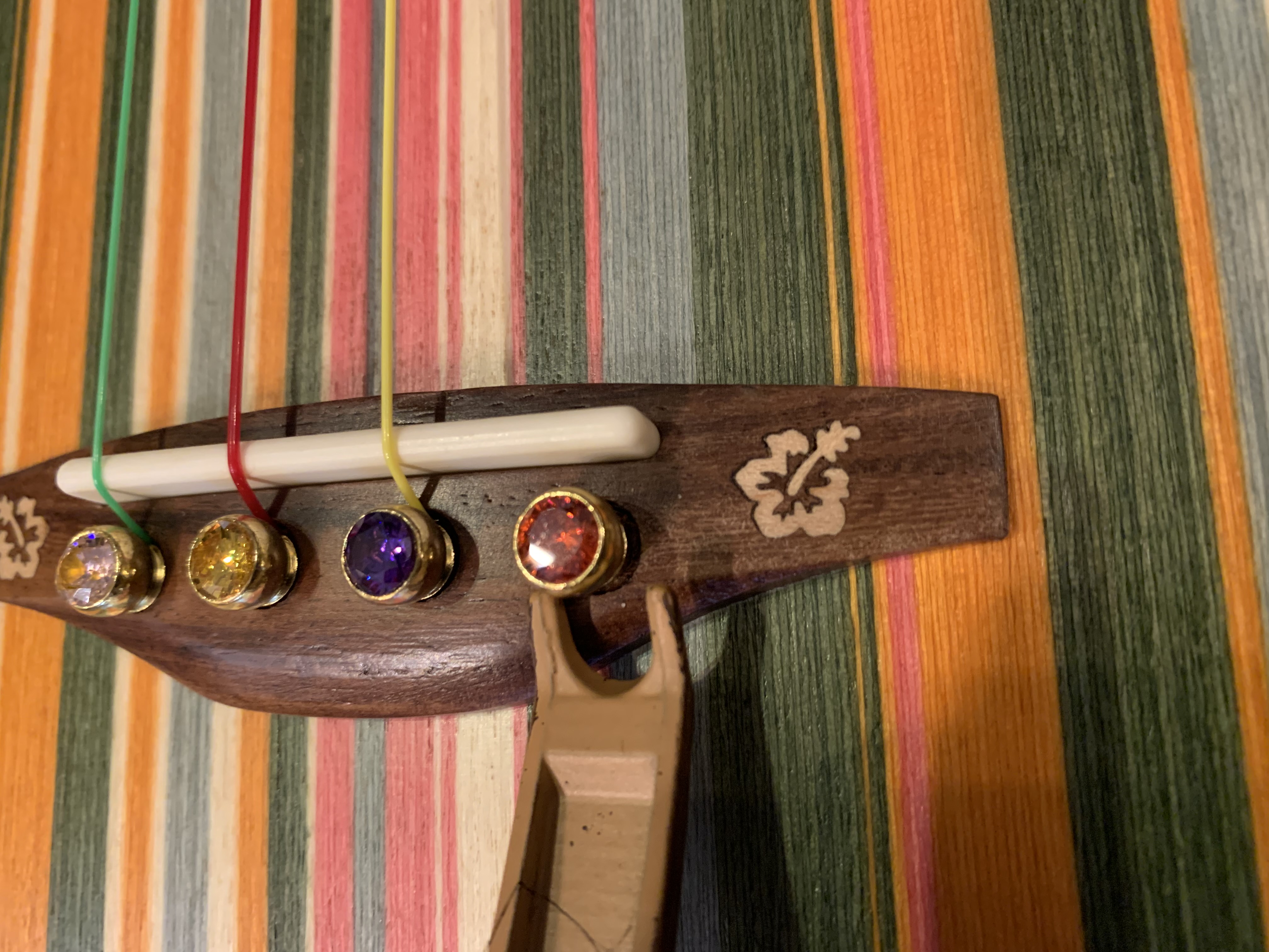 Kapodaster aus Zink in Holzfarbe hell - Ukulele - Gitarre - Geige- E Gitarre - Mandoline - Banjo