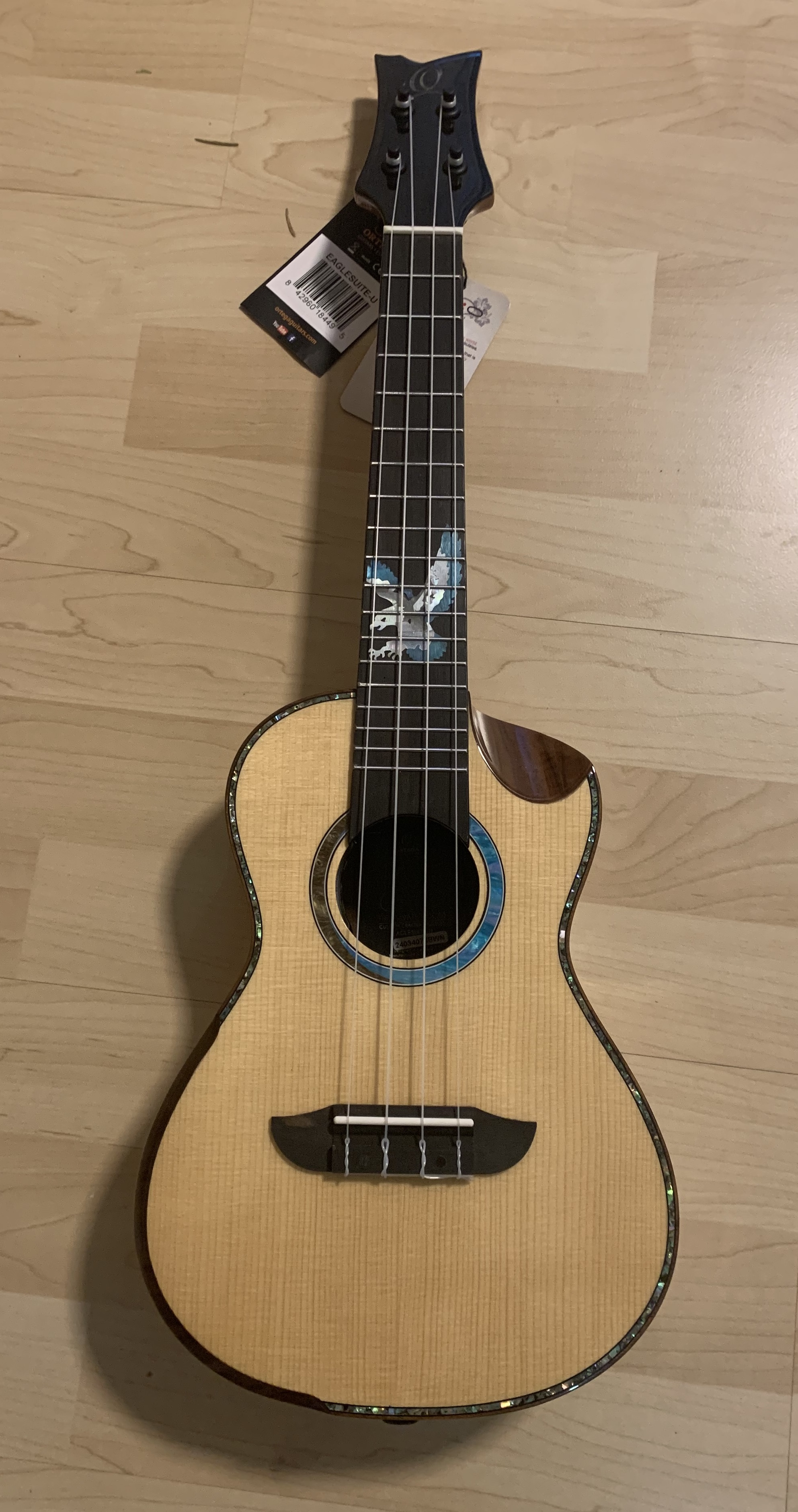 Ortega Konzert Ukulele EAGLESUITE mit Elite Gigbag UVP: 429.90 Euro SP: 299.--Euro
