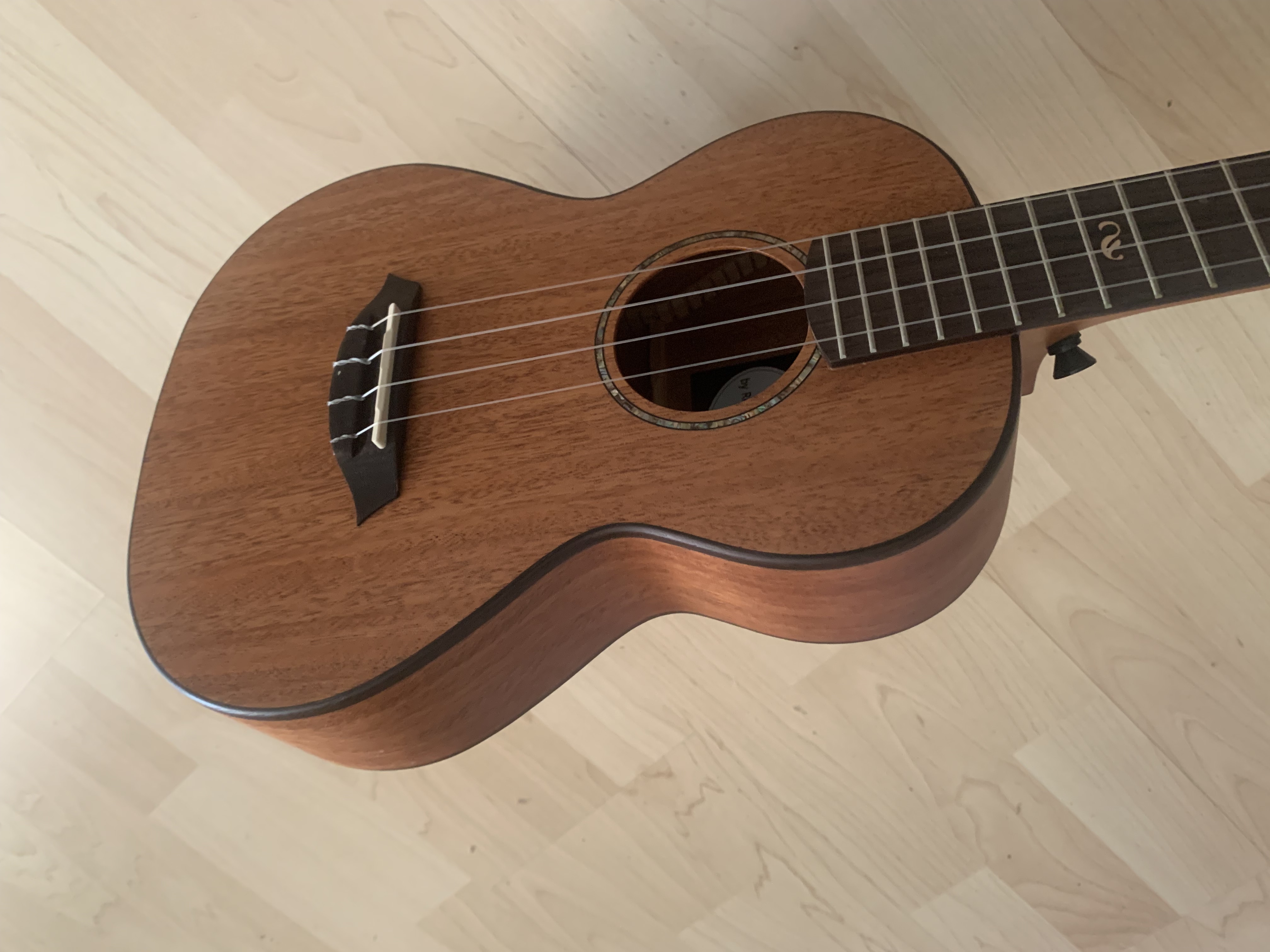 koki´o Tenor Ukulele *NEU* nU-SMHLMH-T mit Gigbag - massive Mahagoni Decke
