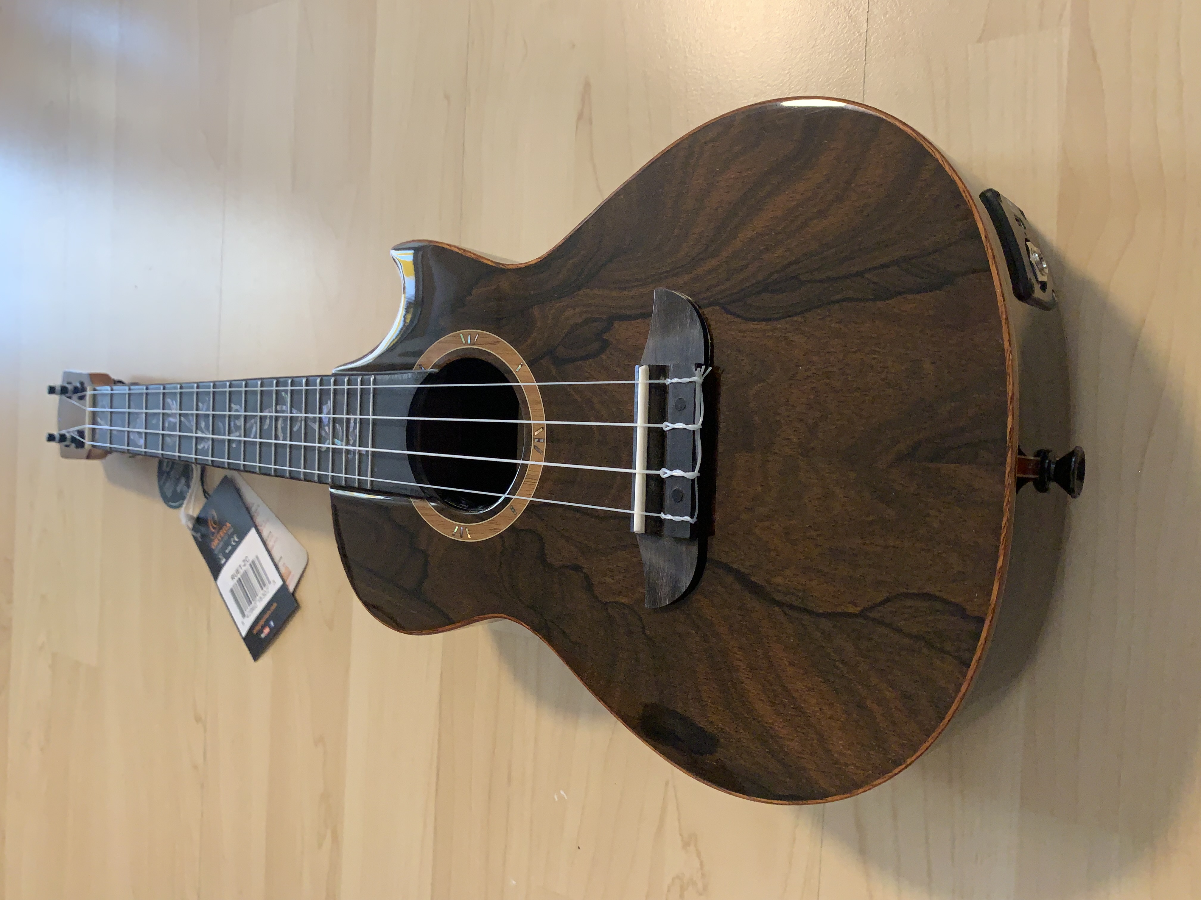 Ortega Konzert Ukulele Zirikote mit Tonabnehmer + Elite Gigbag *Sonderpreis*