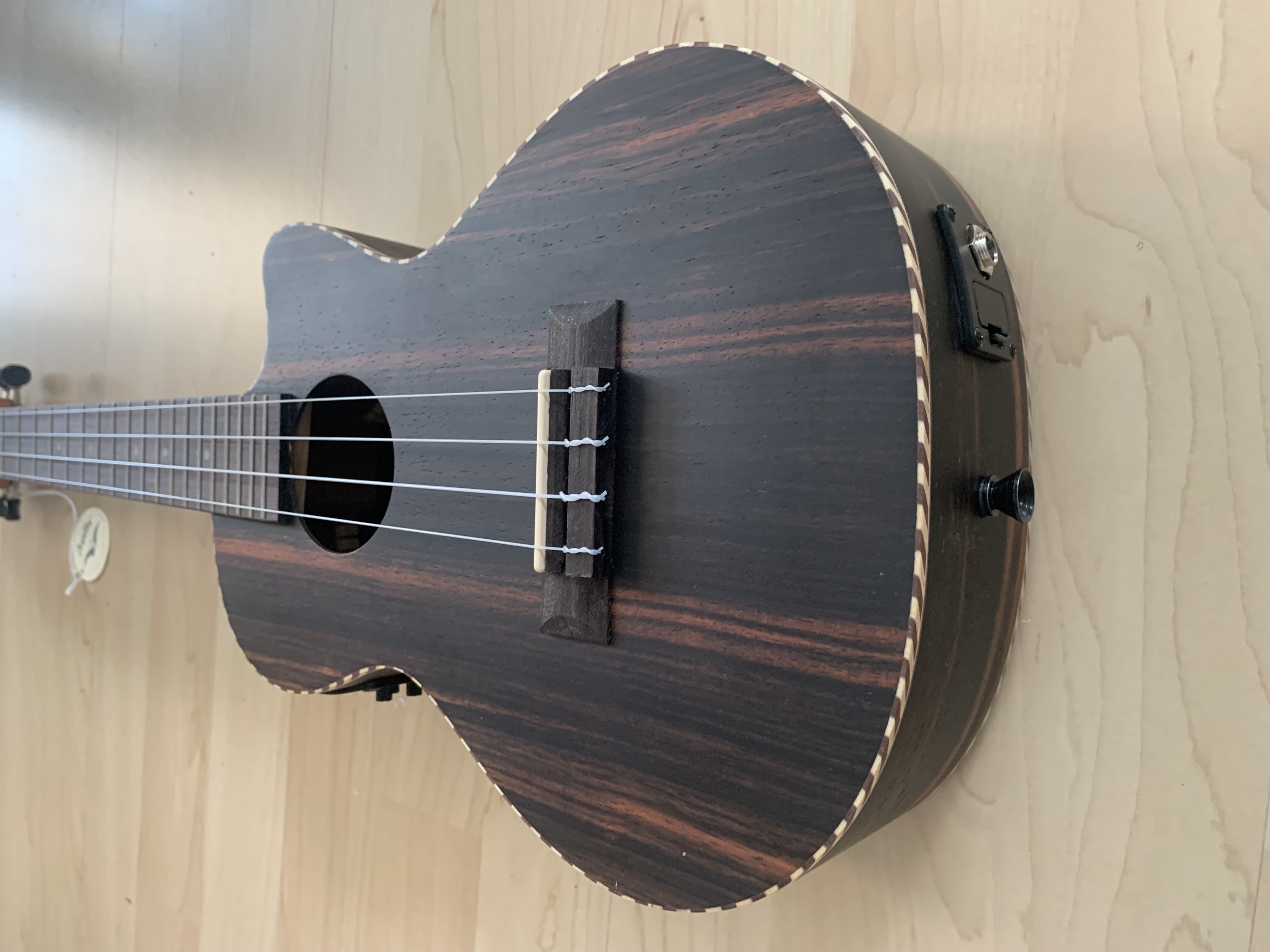 koki´o Ebenholz Tenor Ukulele zum Sonderpreis