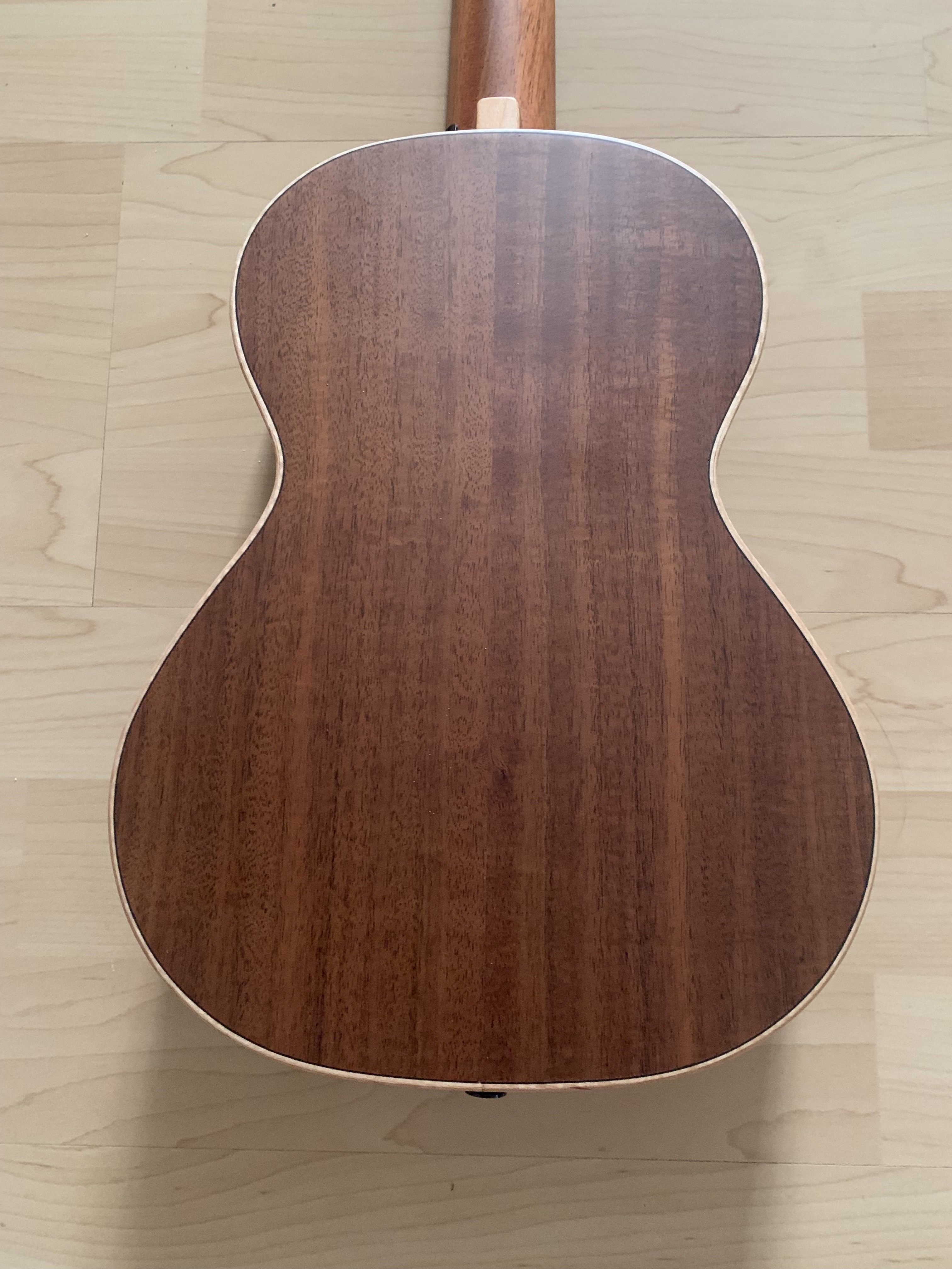 Tenor Ukulele aus KOA  mit massiver Decke + Gigbag