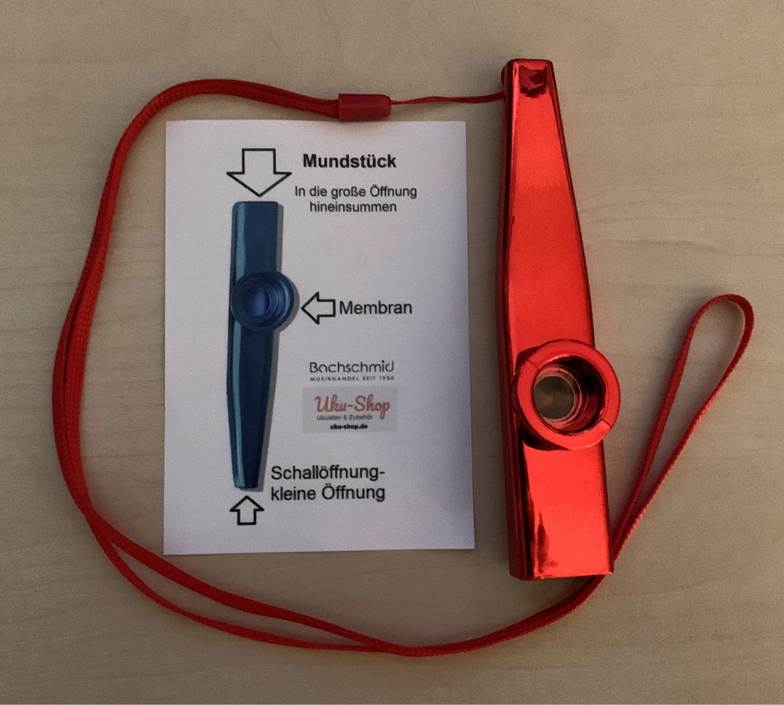 4 x Kazoo  in den Farben: Gold-Silber-Rot-Blau + 4 x Umhängegurte + 4 Ersatzmembranen