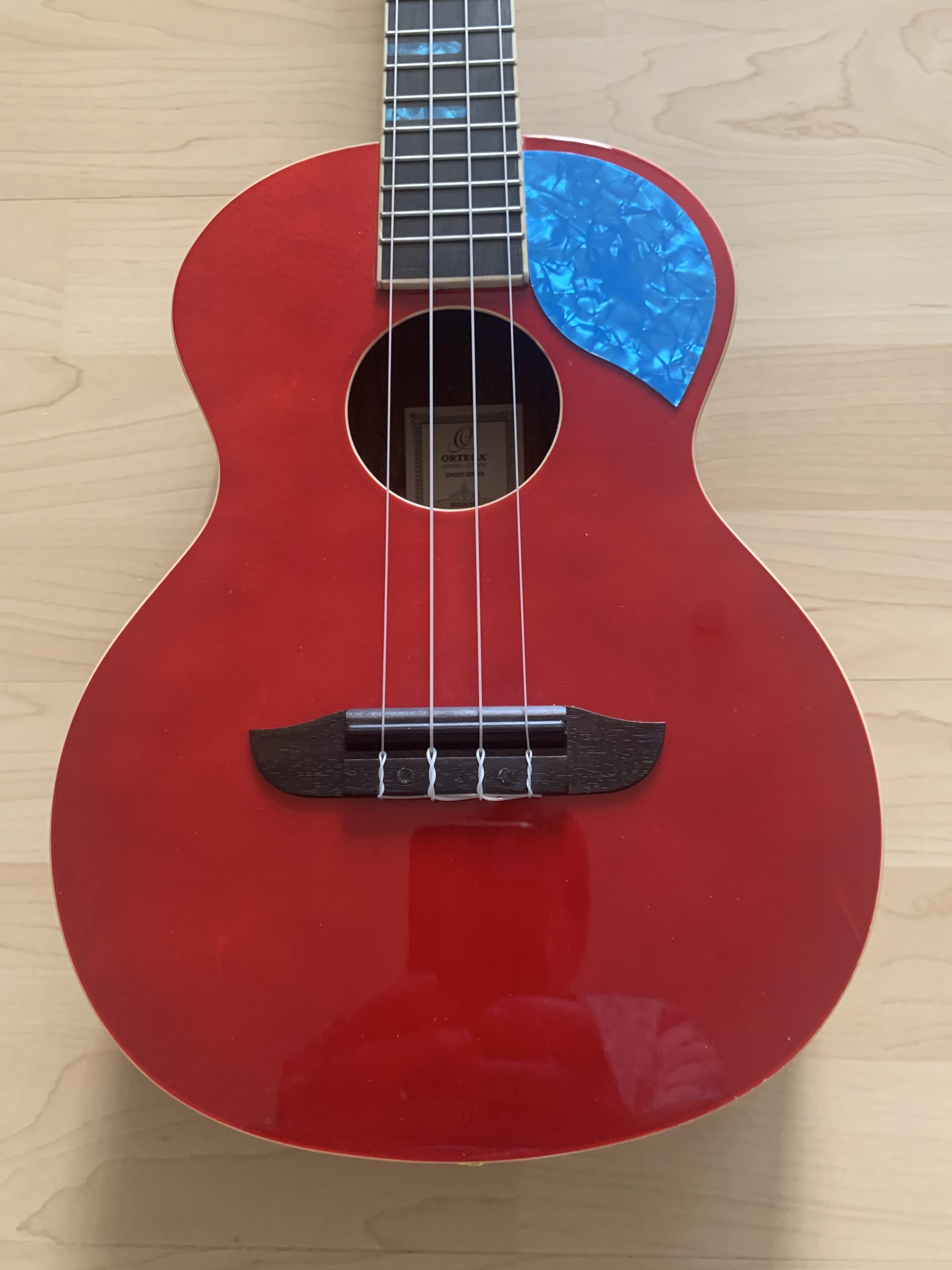 Ortega Tenor Ukulele mit Zubehör  *Sonderpreis*