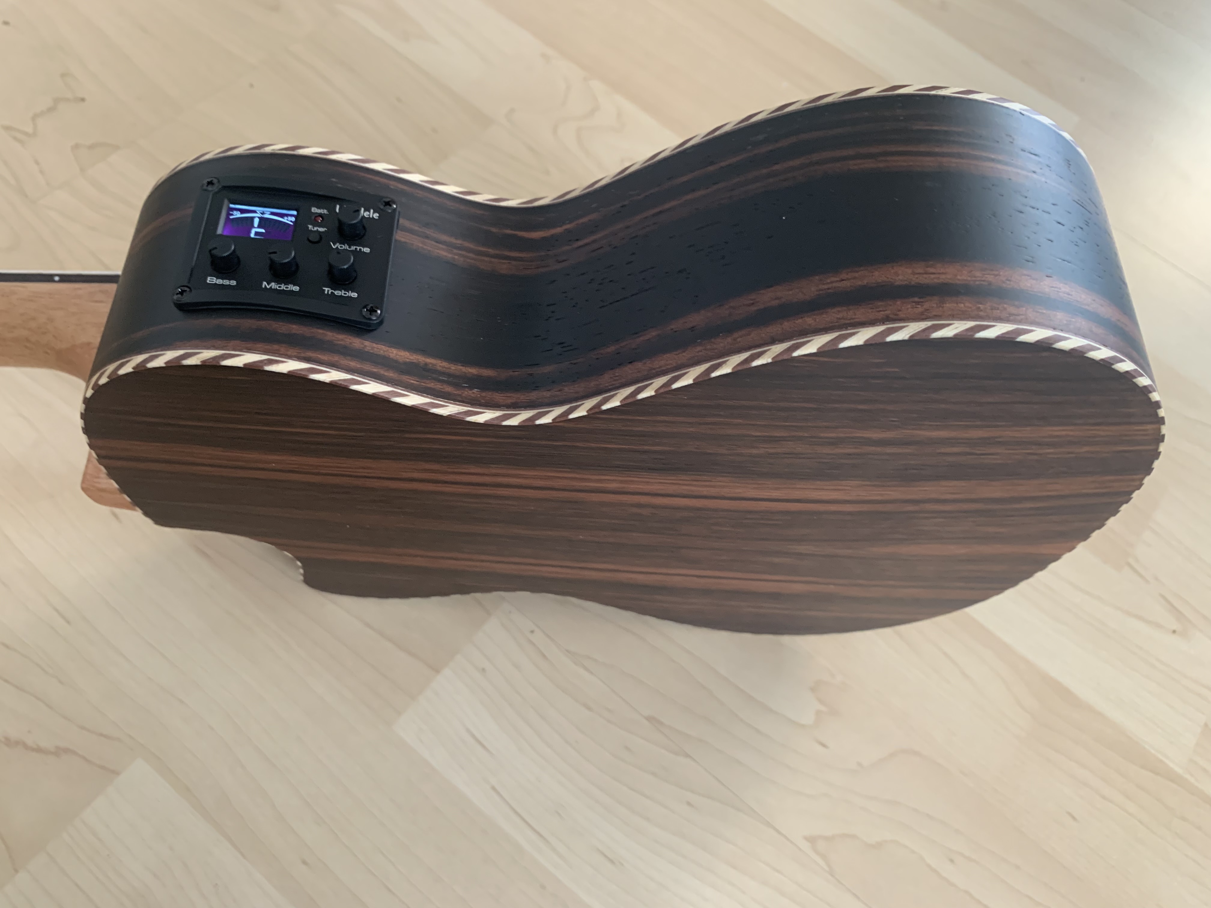 koki´o Ebenholz Tenor Ukulele zum Sonderpreis