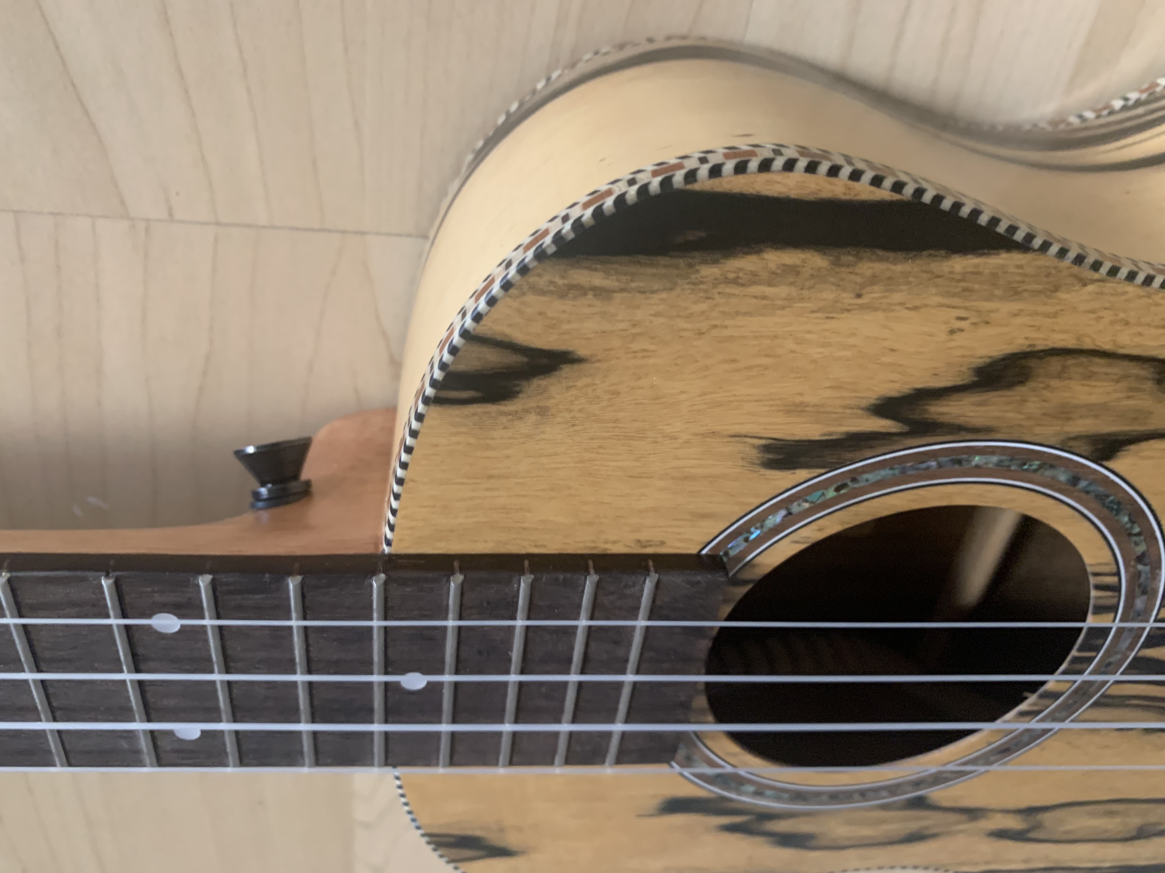 Tenor Ukulele aus schwarz weißem Ebenholz *SONDERANGEBOT*