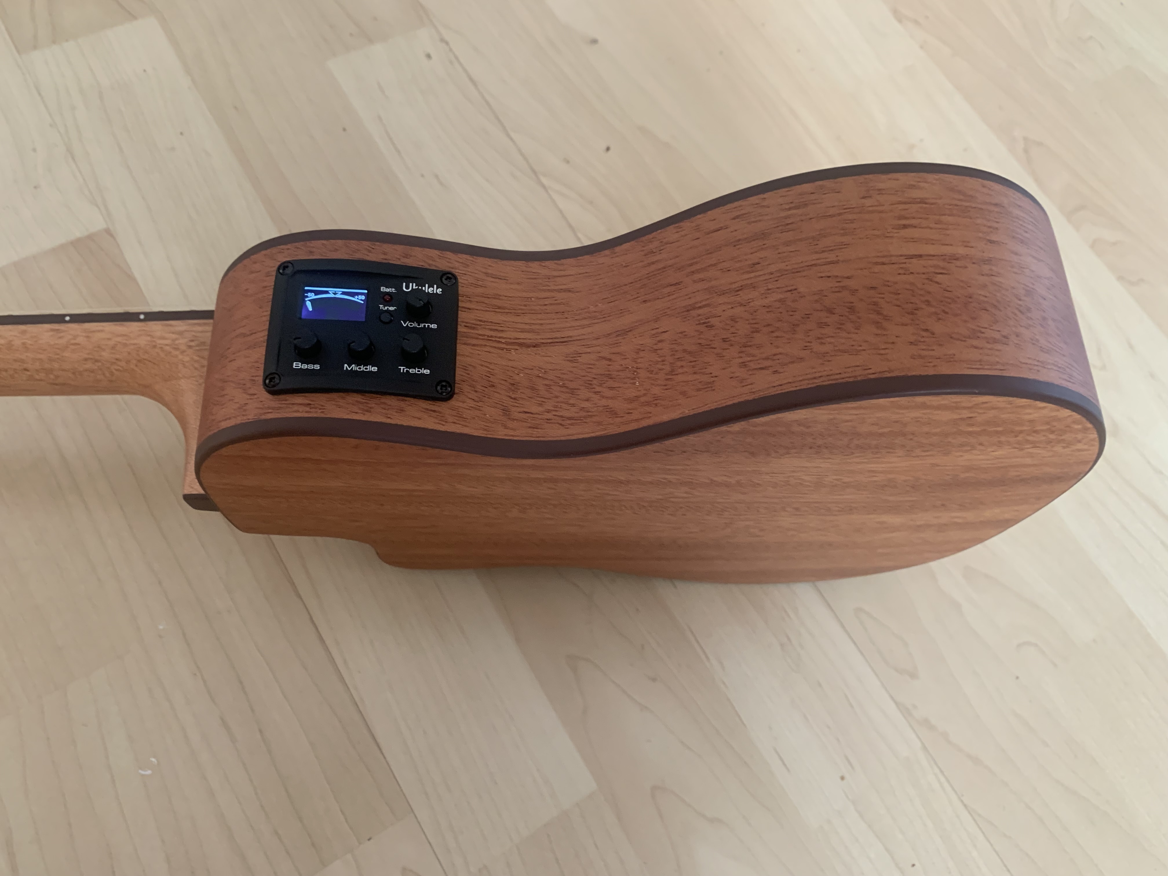 koki´o Konzert Ukulele mit Tonabnehmer + Gigbag  massive Mahagoni Decke + Gigbag