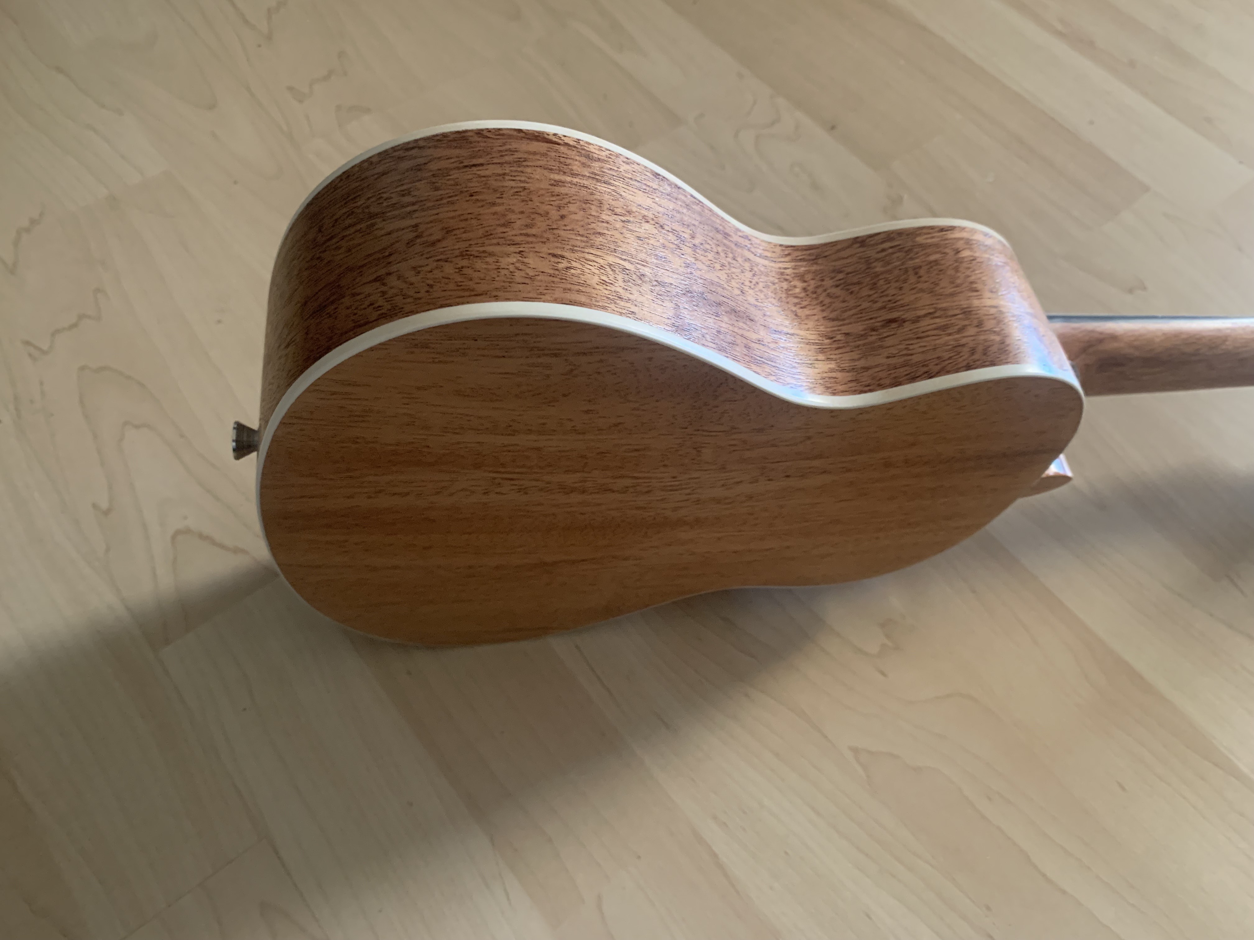 Konzert Ukulele mit massiver Fichtendecke + Zubehör zum Sonderpreis Konzert Ukulele mit massiver Fichtendecke + Zubehör zum Sonderpreis