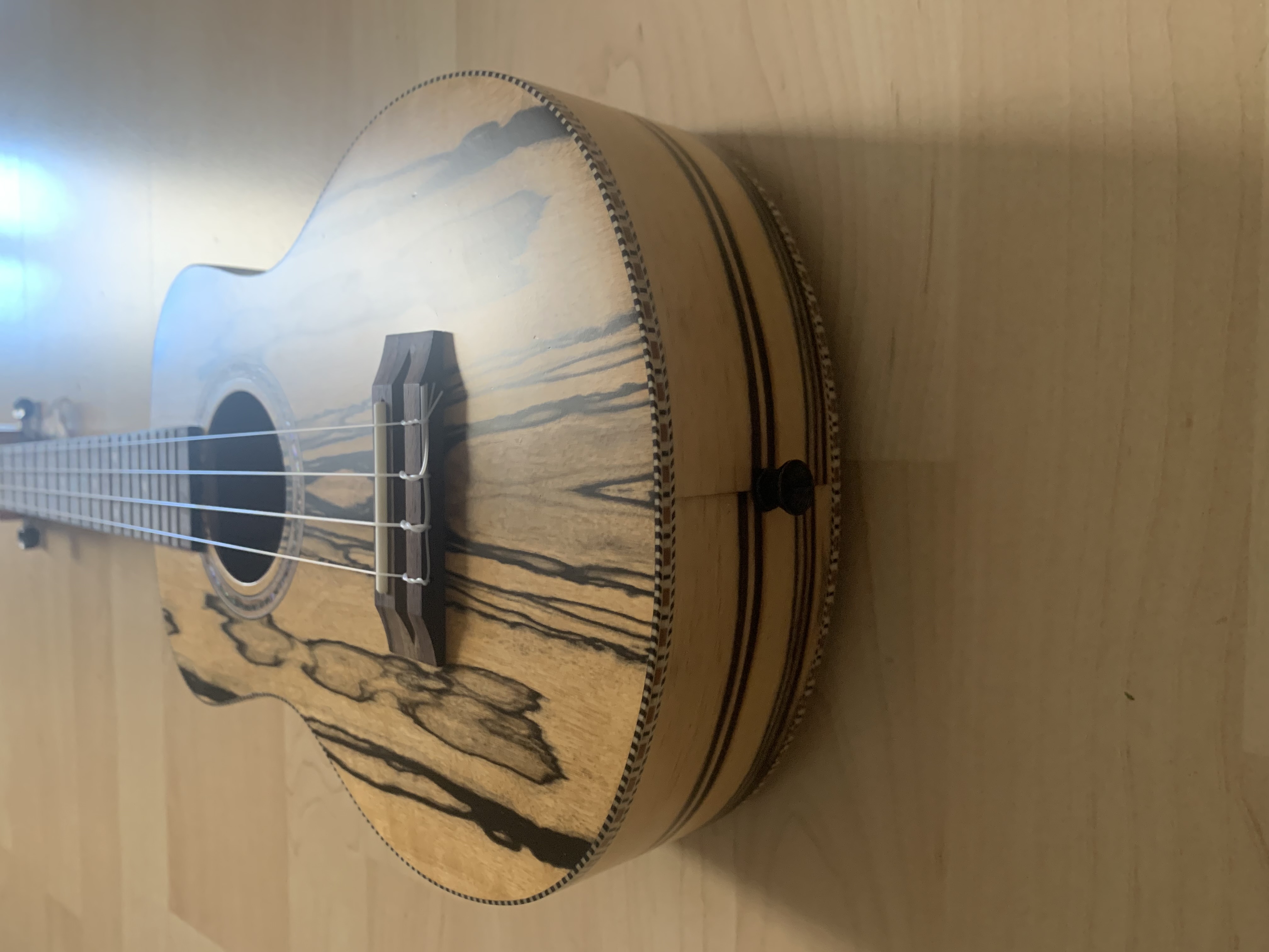 Tenor Ukulele aus schwarz weißem Ebenholz *SONDERANGEBOT*