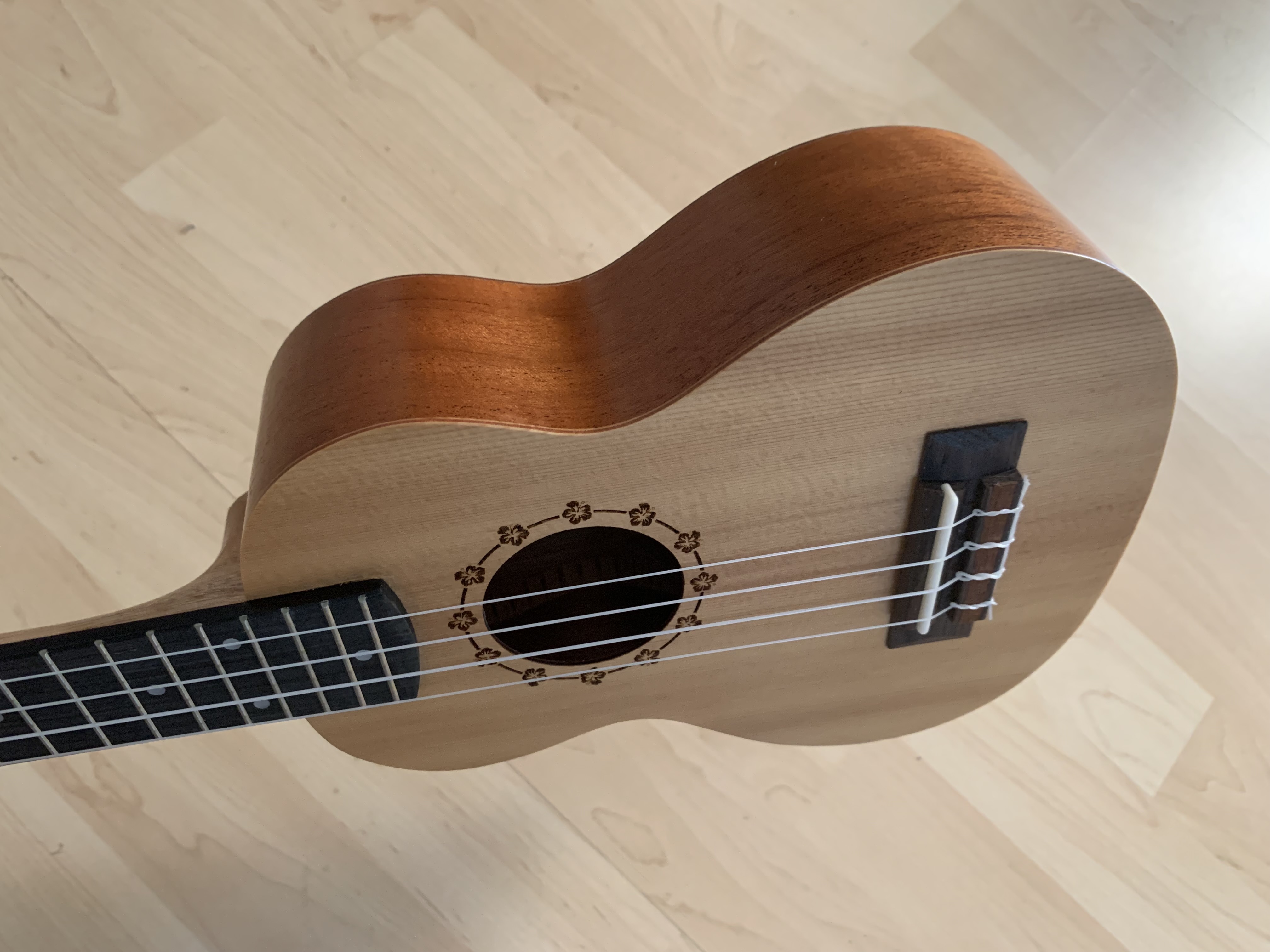koki´o Sopran Ukulele - Fichte Mahagoni