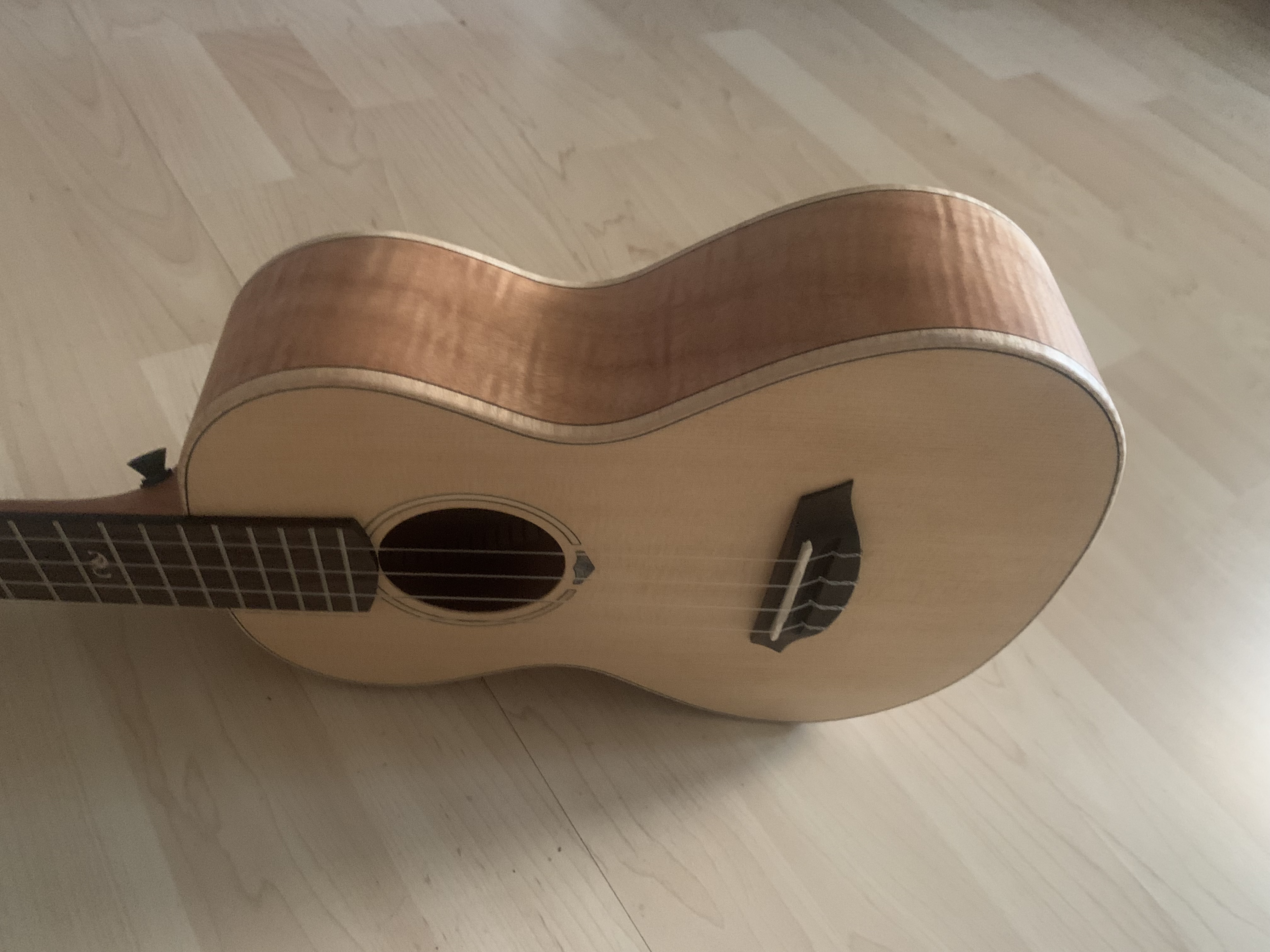 koki´o Tenor Ukulele U-SSPLFM-T mit Gigbag - massive Fichtendecke