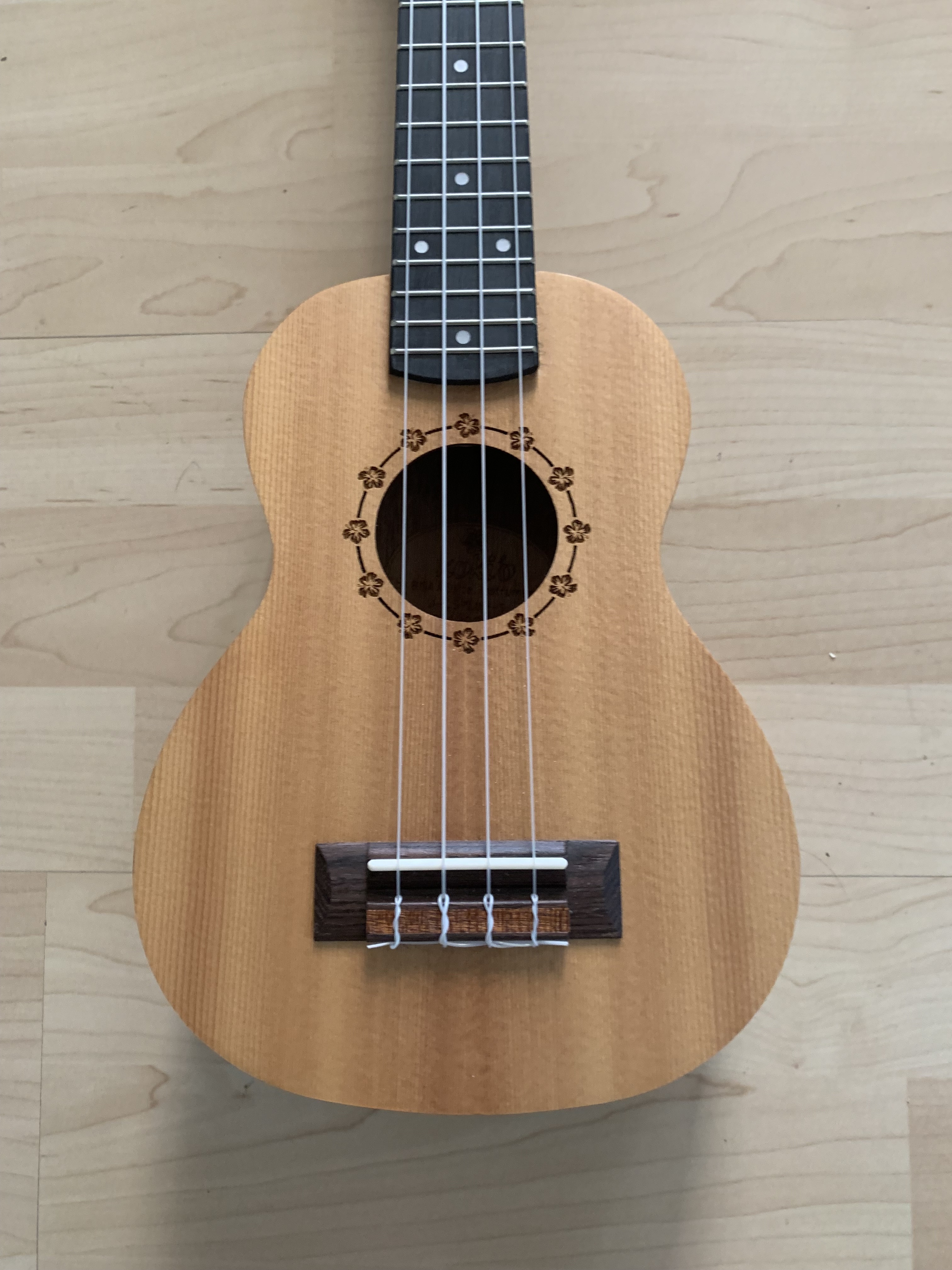 koki´o Sopran Ukulele - Fichte Mahagoni