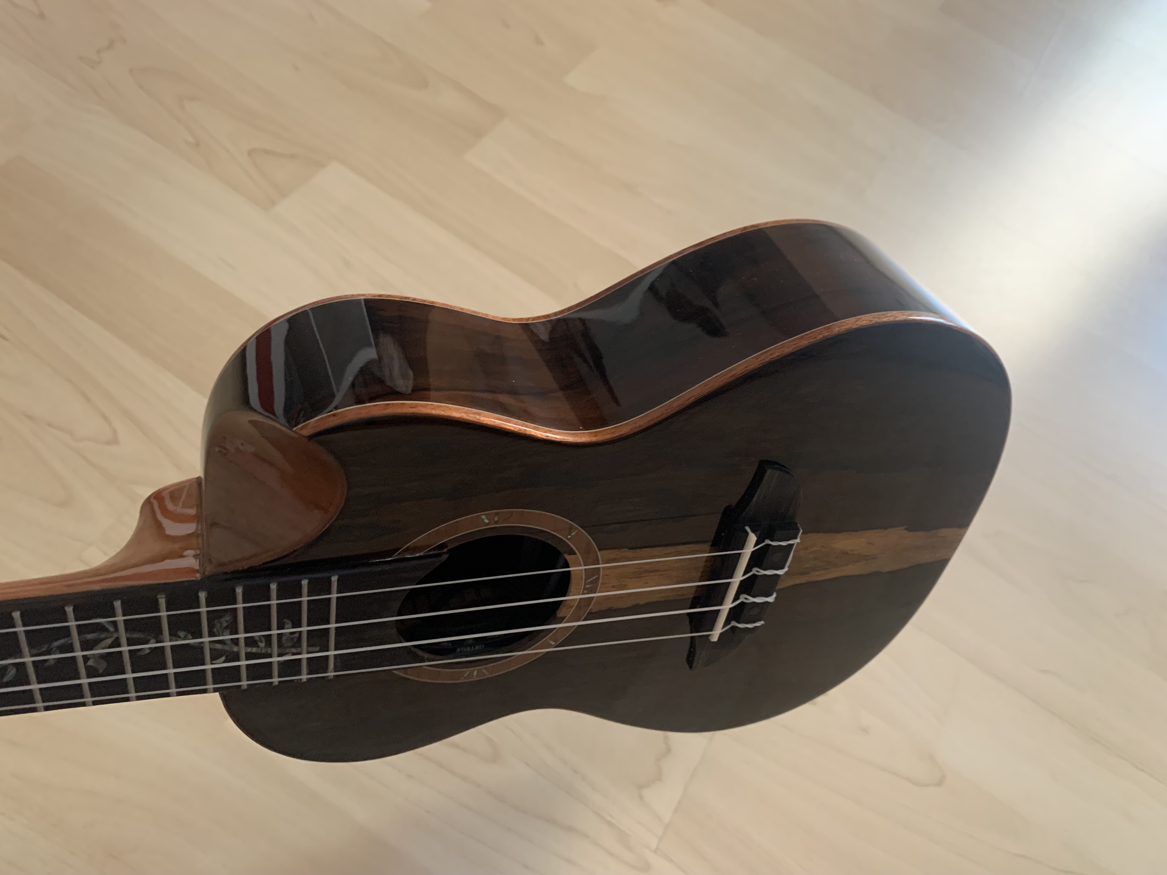 Ortega Konzert Ukulele RUET-ZC Elite mit Tonabnehmer und Gigbag