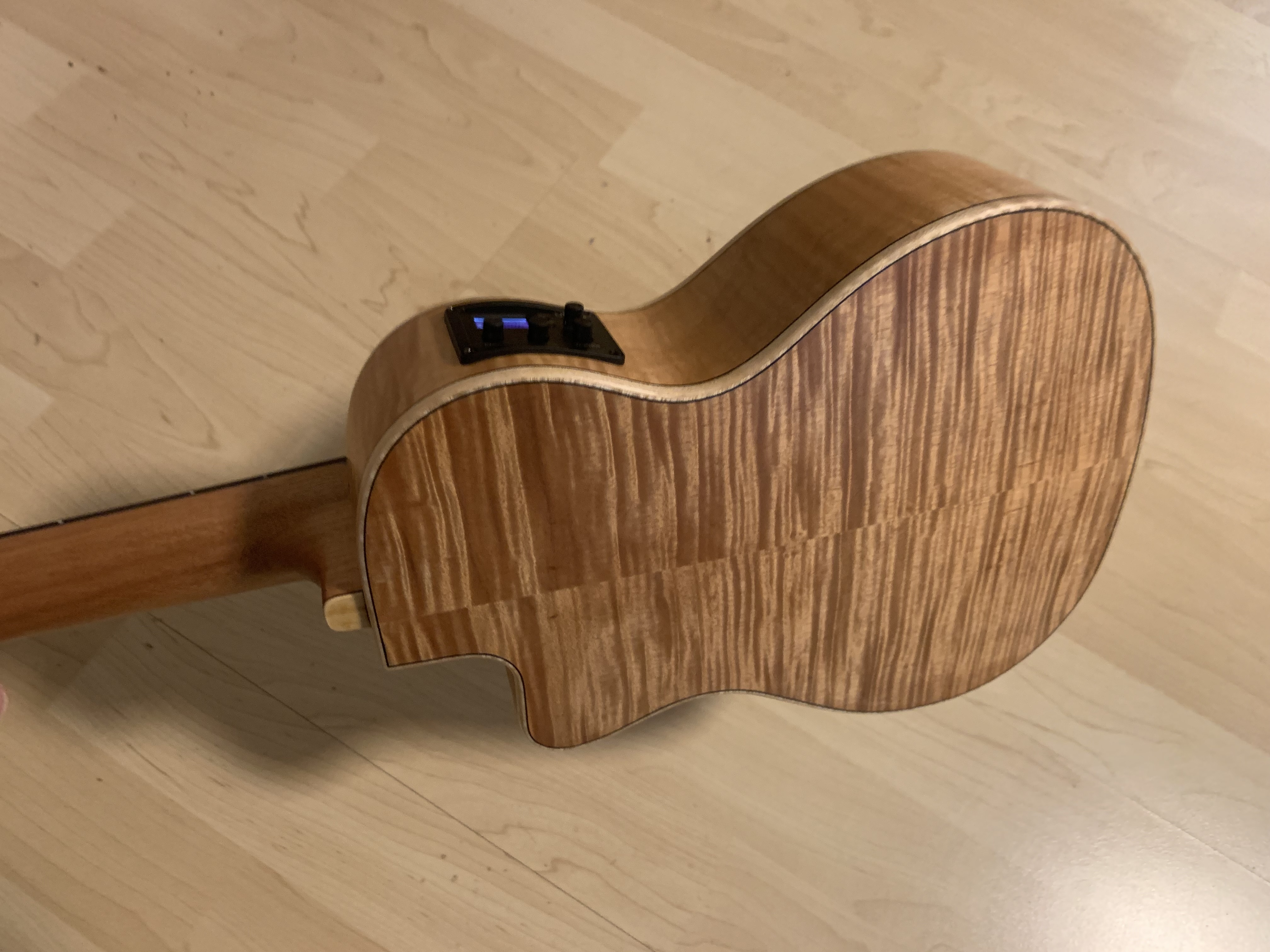 koki´o Konzert Ukulele *NEU* mit Tonabnehmer + Gigbag zum Sonderpreis