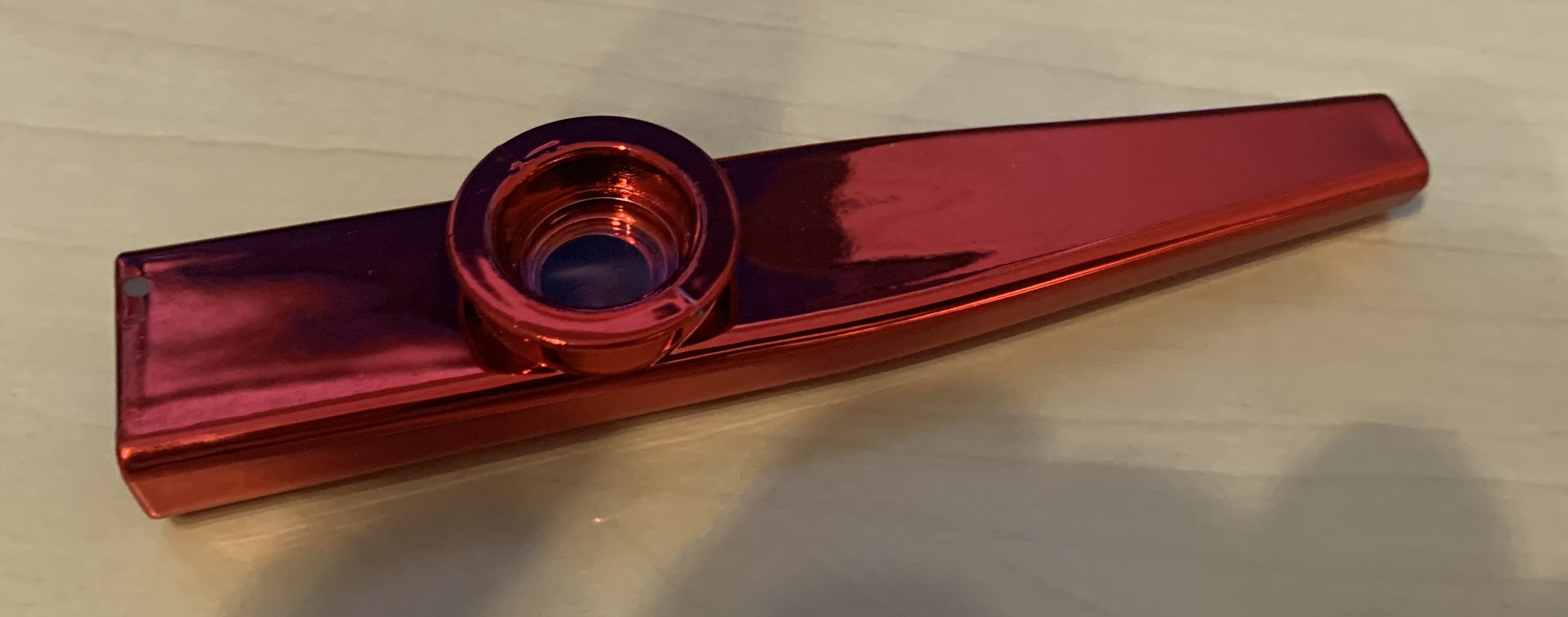 4 x Kazoo aus Aluminiumlegierung in den Farben: Gold-Silber-Rot-Blau + Umhängegurt + Ersatzmembranen