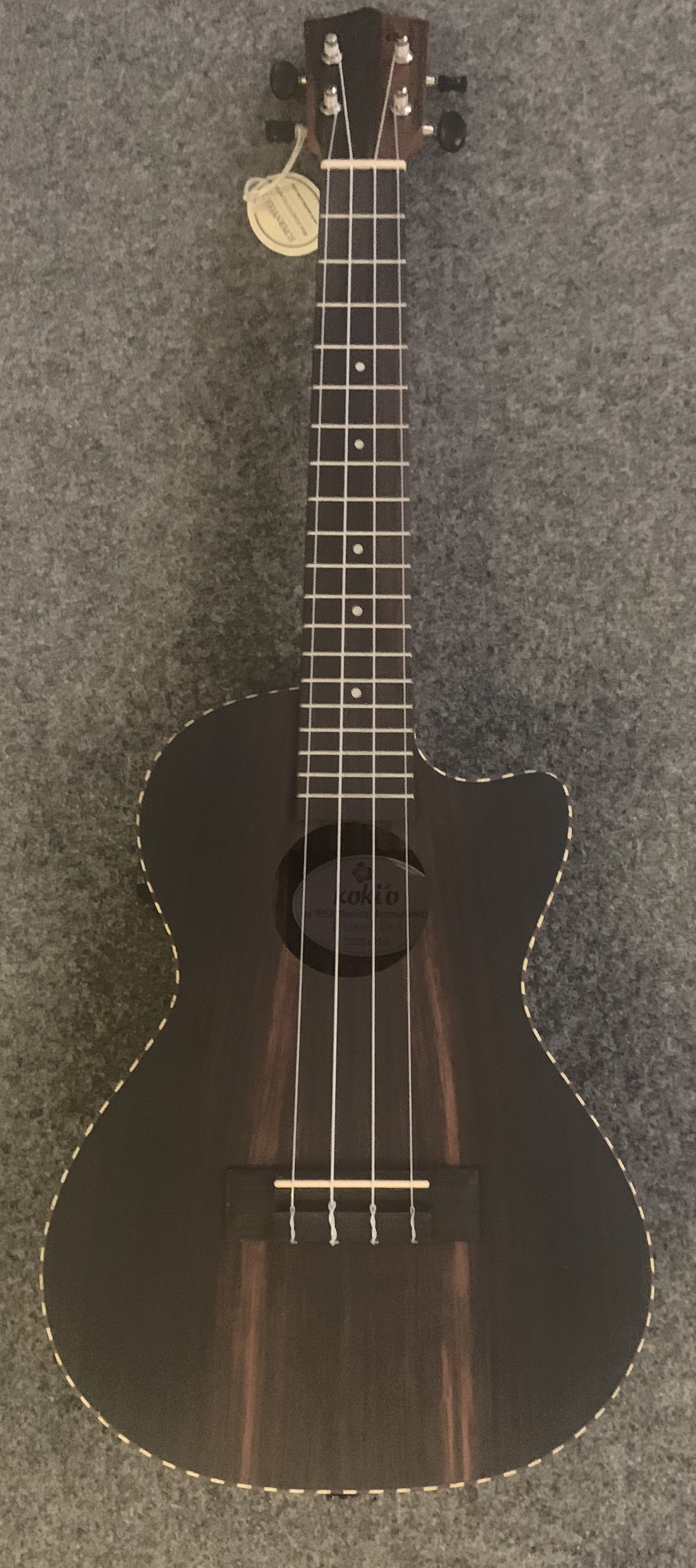 Koki`o Ebenholz Tenor Ukulele mit Tonabnehmer/Stimmgerät + Gigbag
