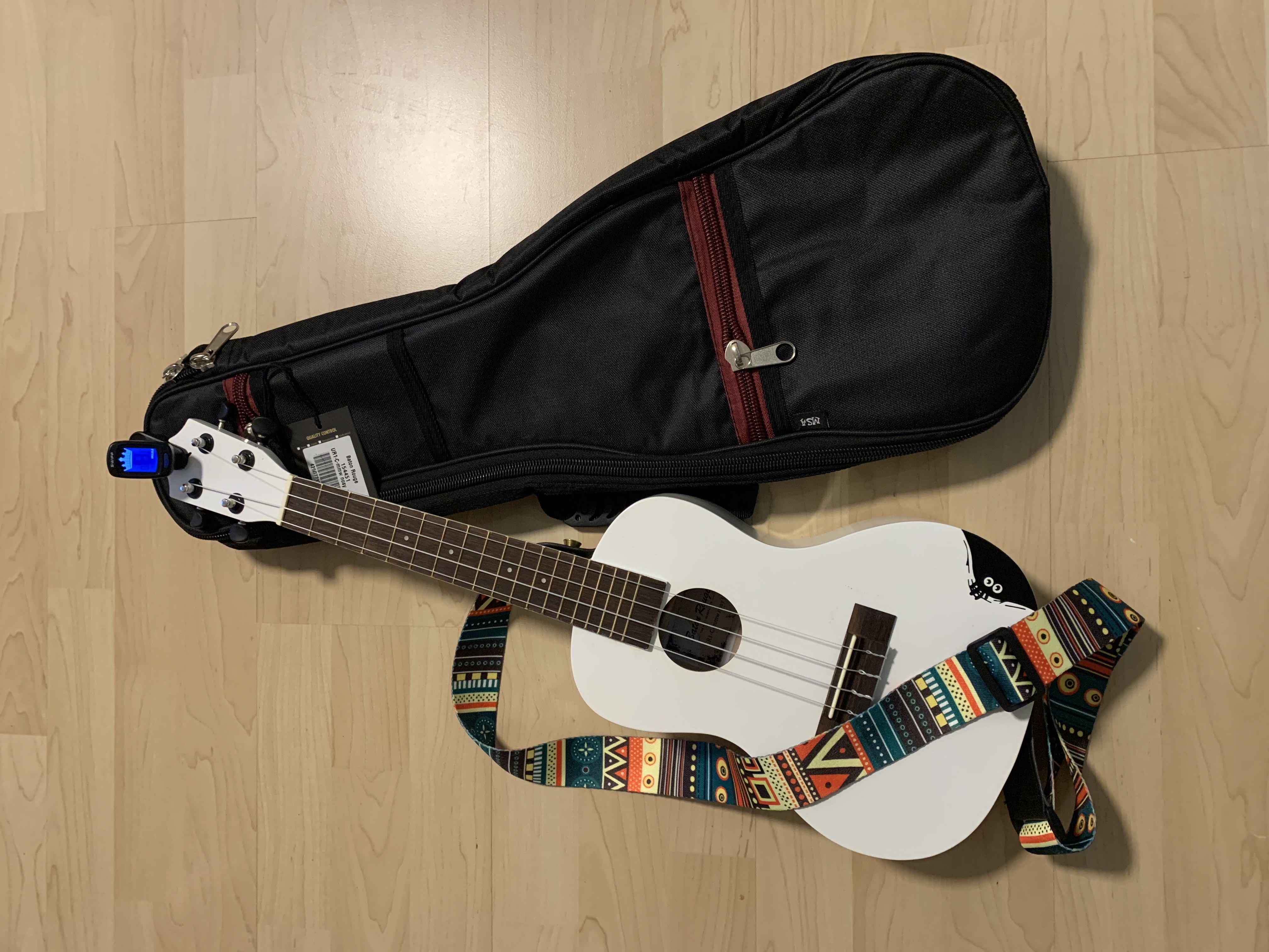 Konzert Ukulele "nosy J." matt metallic white mit Zubehör Konzert Ukulele "nosy J." matt metallic white mit Zubehör
