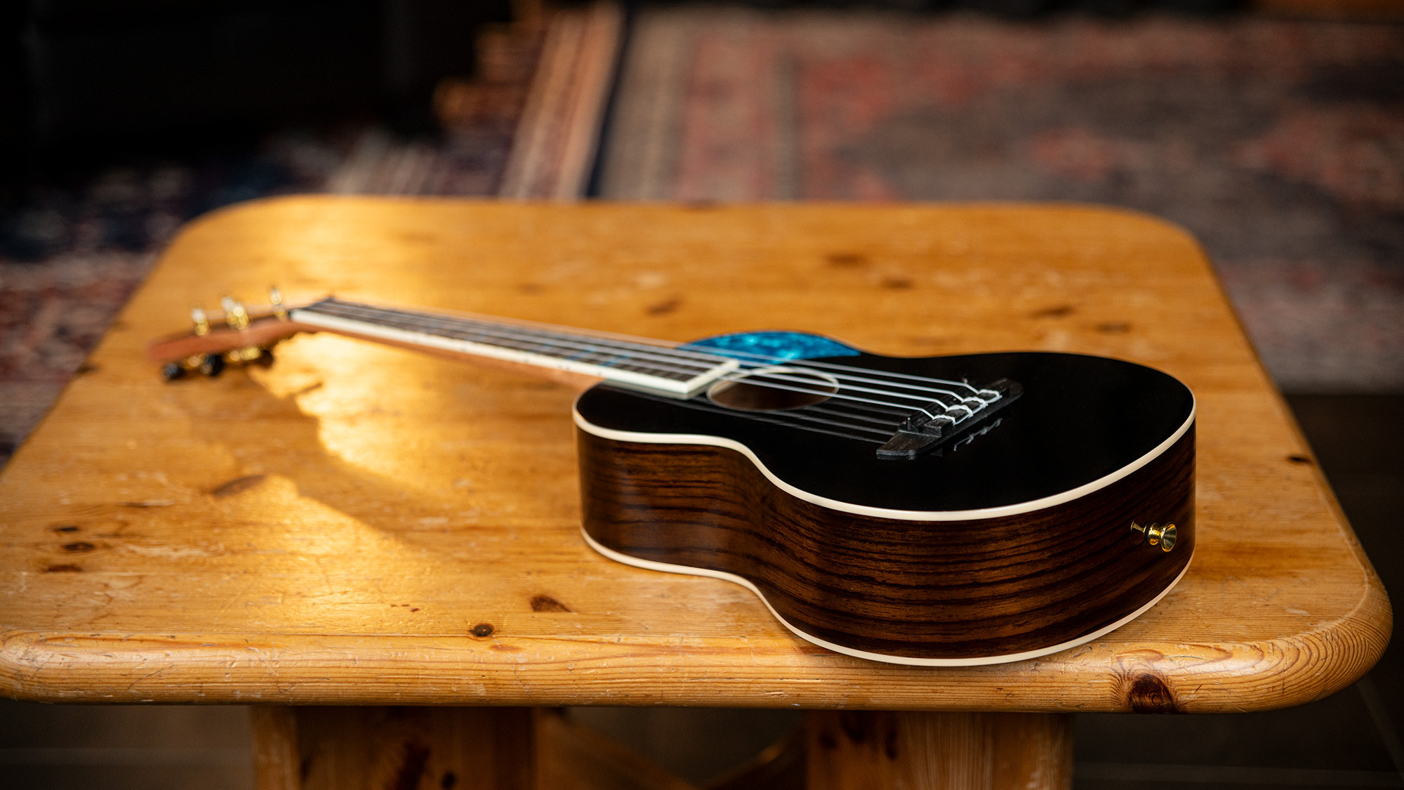 Ortega Tenor Ukulele mit Gigbag + Zubehör zum Sonderpreis