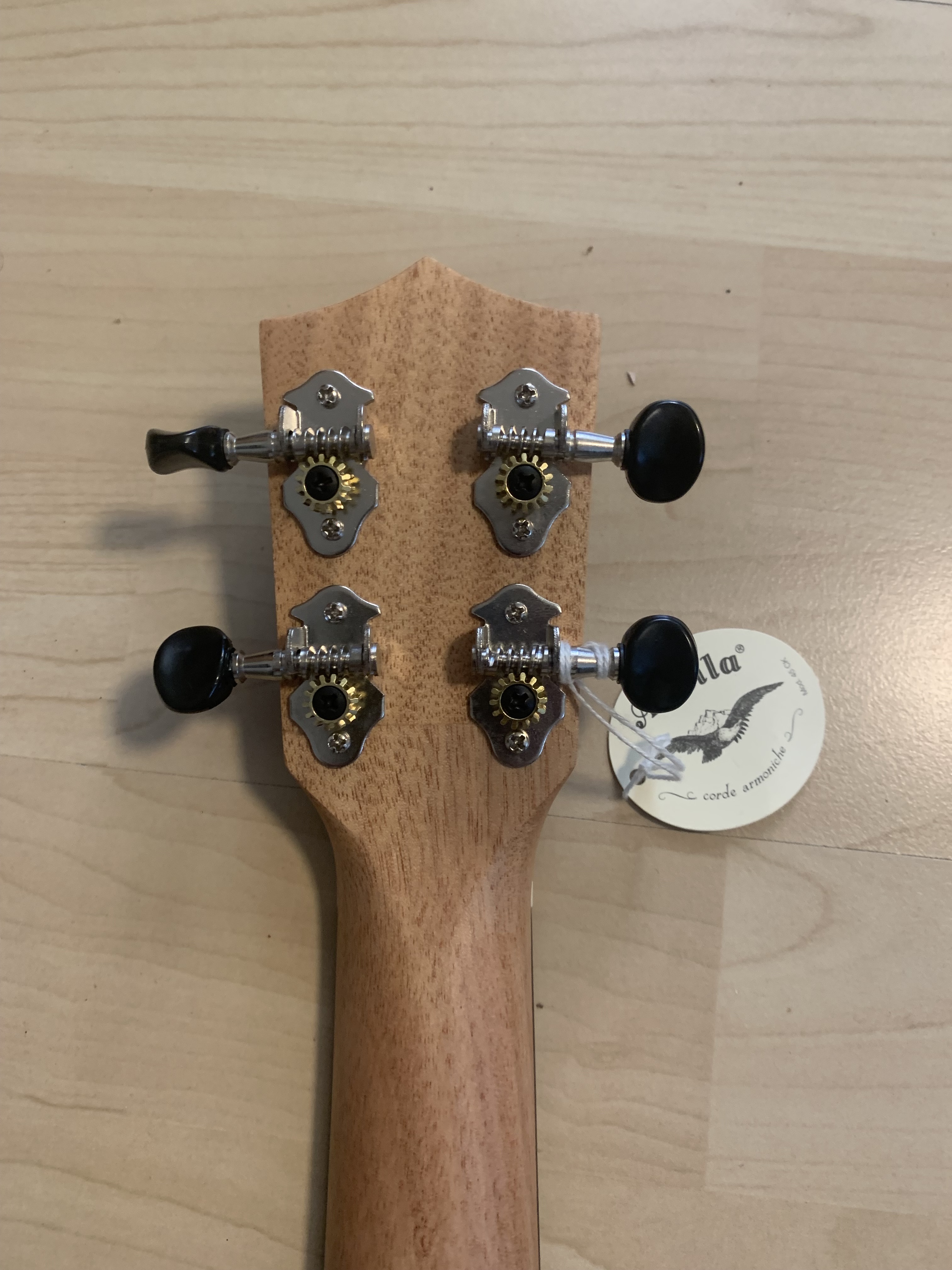Koki`o Ebenholz Tenor Ukulele mit Tonabnehmer/Stimmgerät + Gigbag