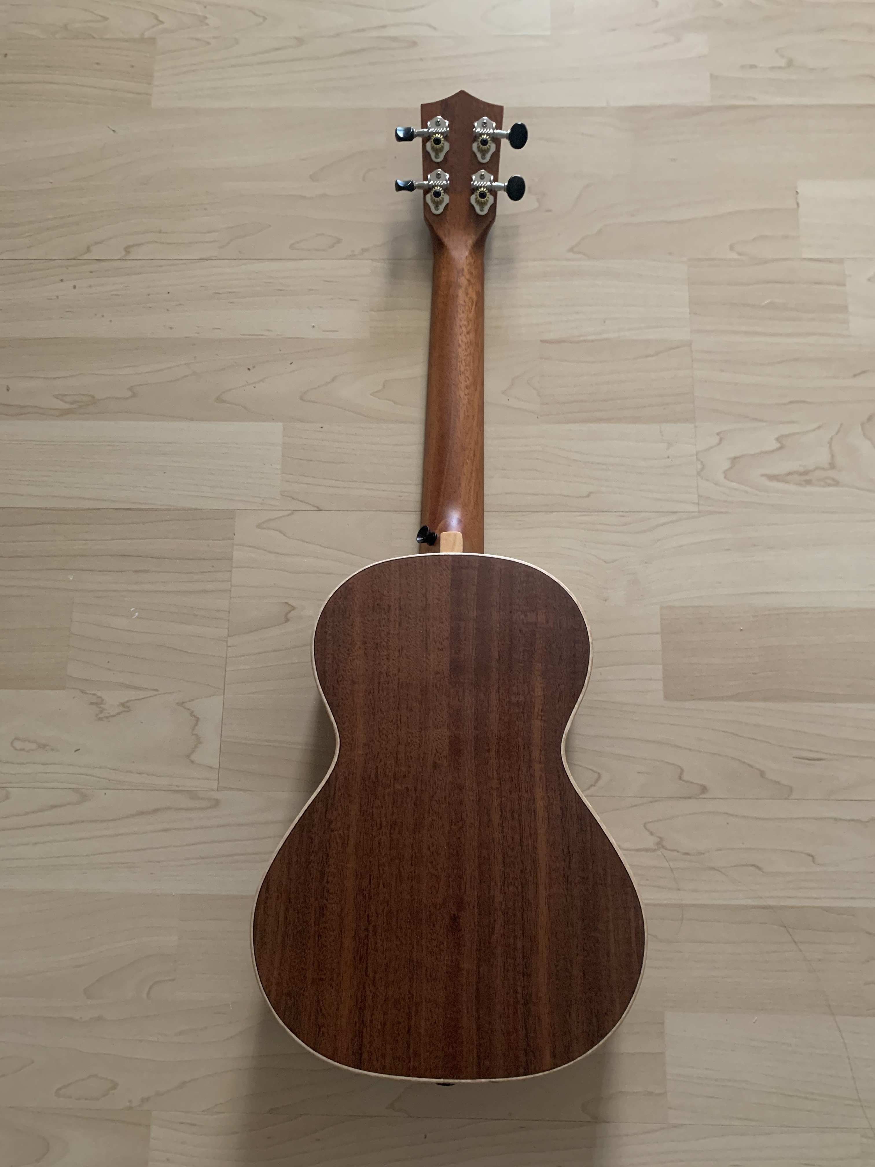 Tenor Ukulele aus KOA  mit massiver Decke + Gigbag